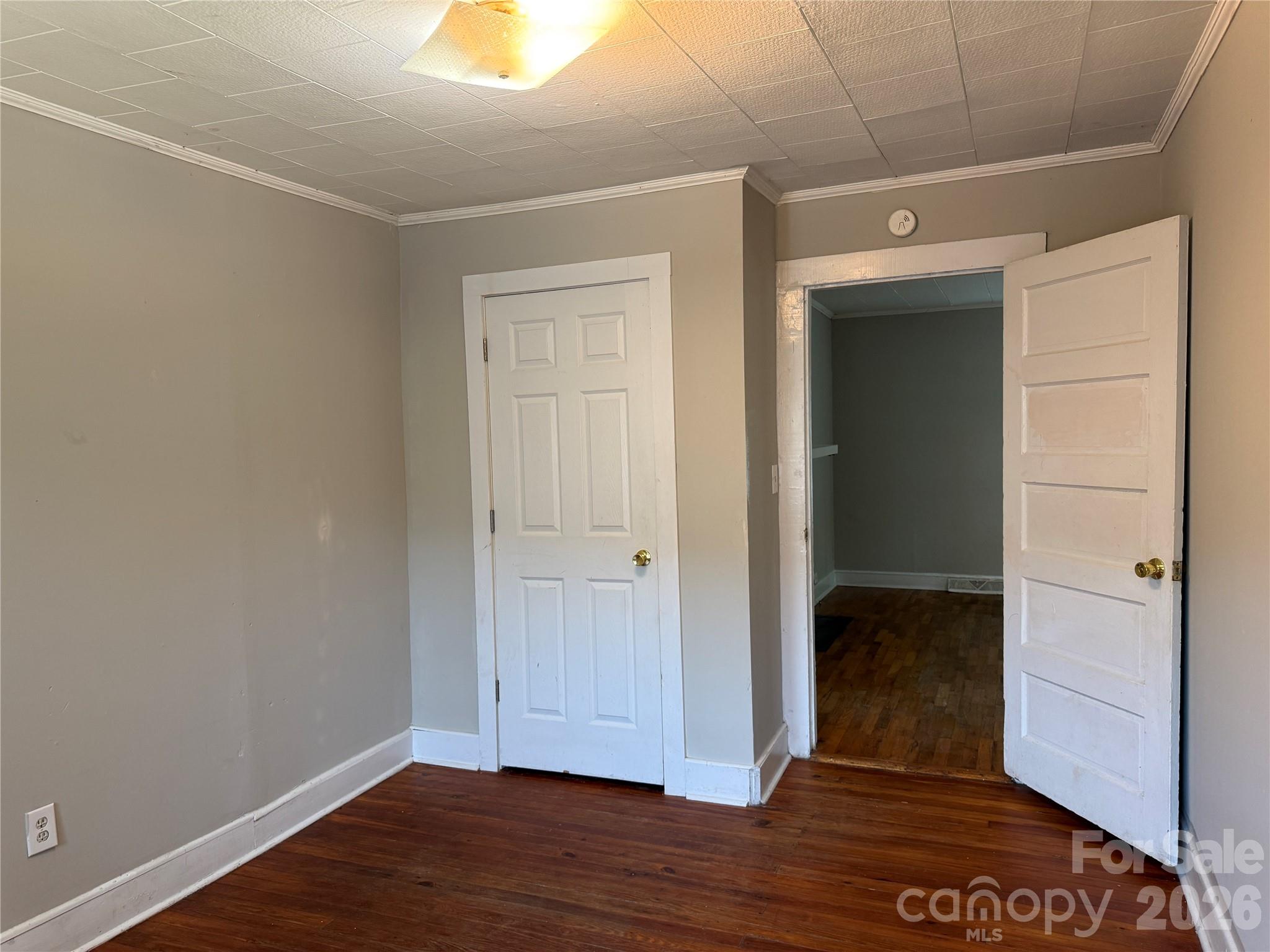 514 S Avon Street Property Photo 4