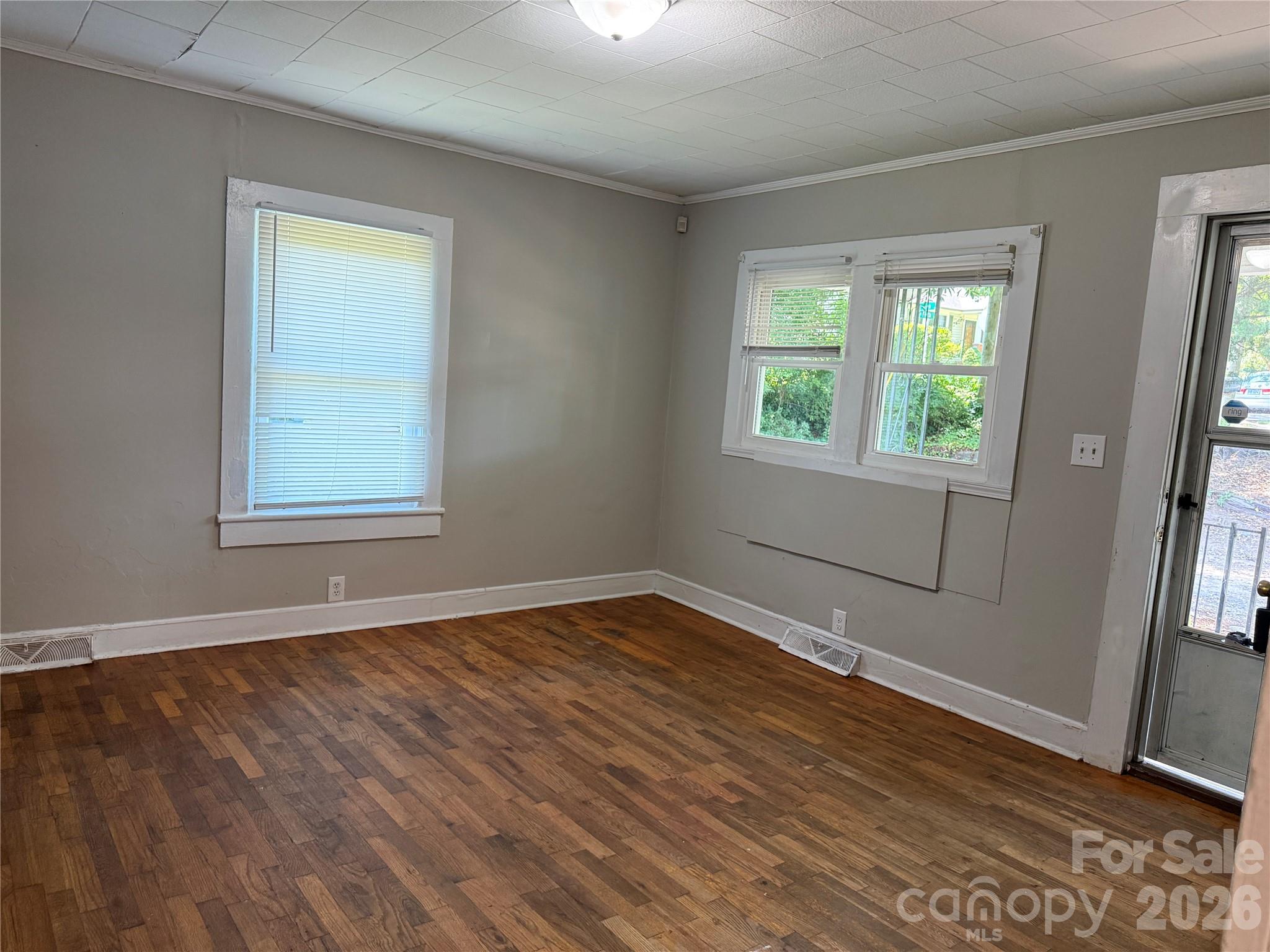 514 S Avon Street Property Photo 5