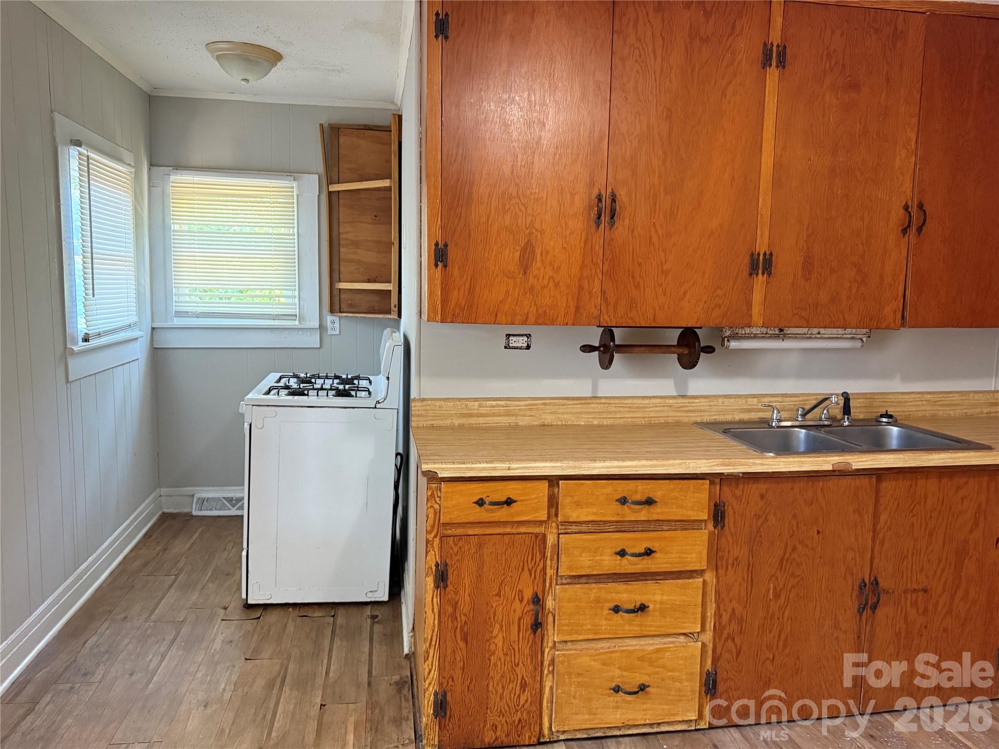 514 S Avon Street Property Photo 8