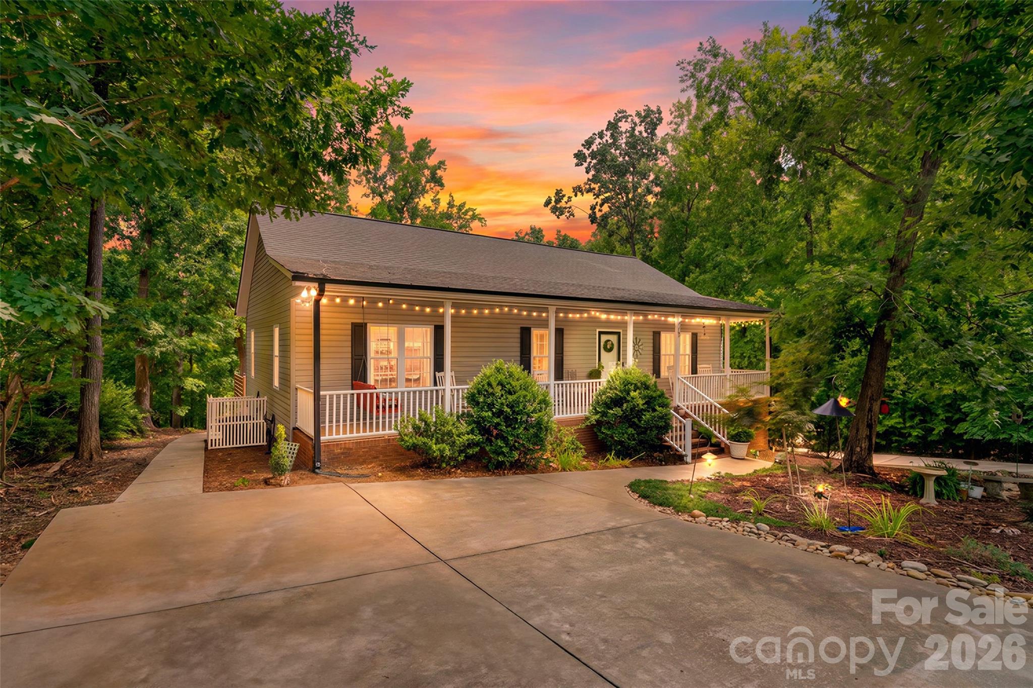 290 Skyland Drive Property Photo 1