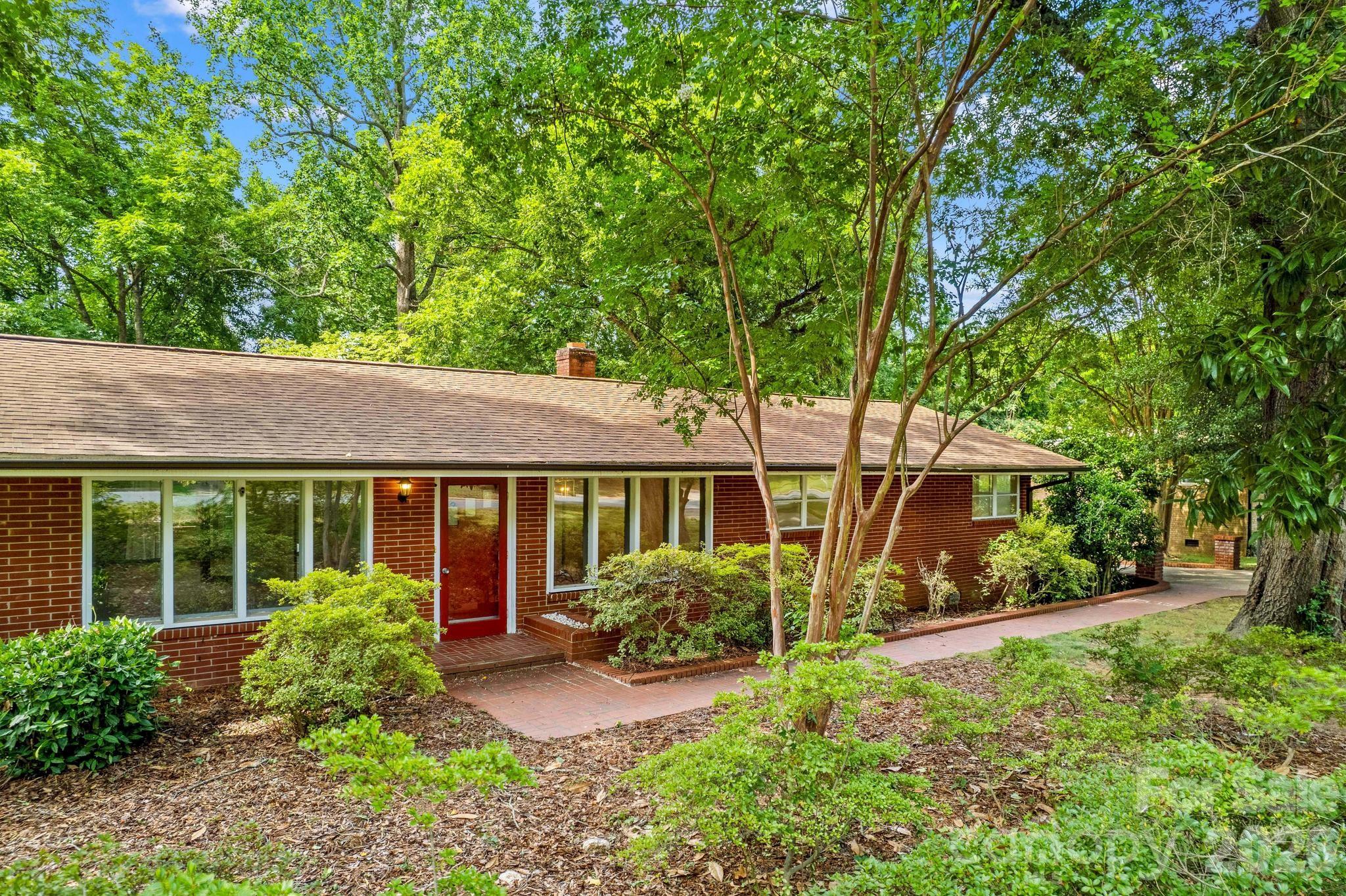 1221 Forestdale Drive Property Photo 2