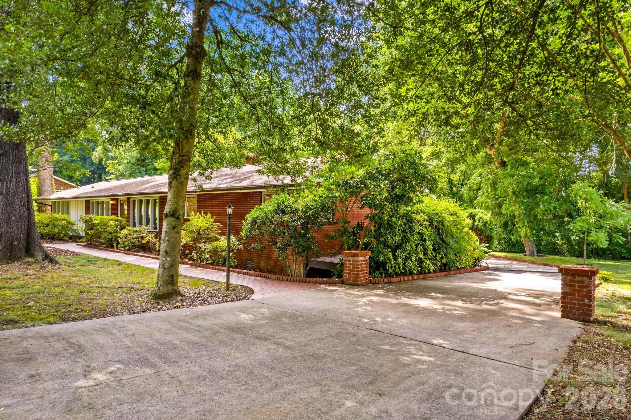 1221 Forestdale Drive Property Photo 3