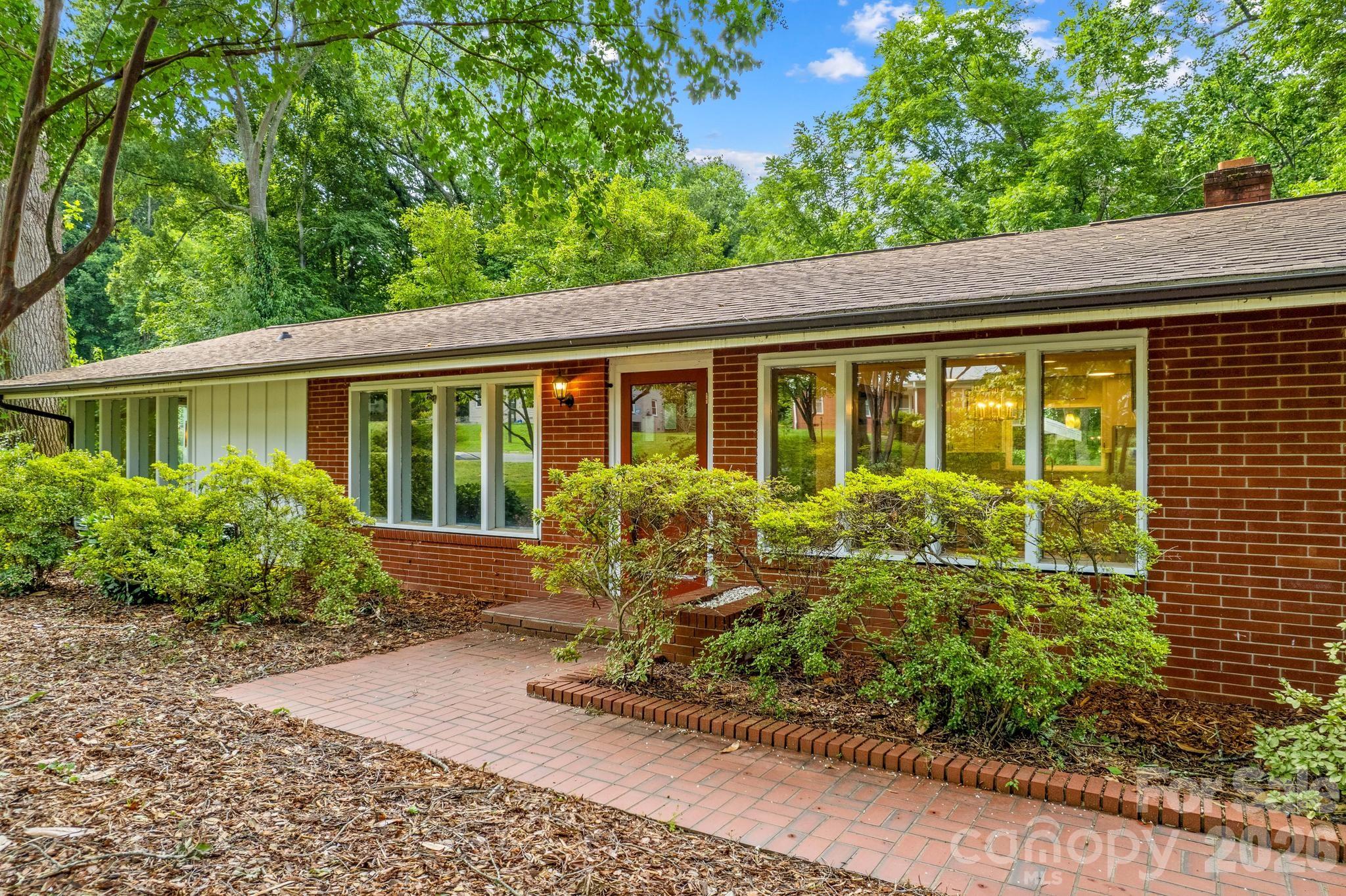 1221 Forestdale Drive Property Photo 4