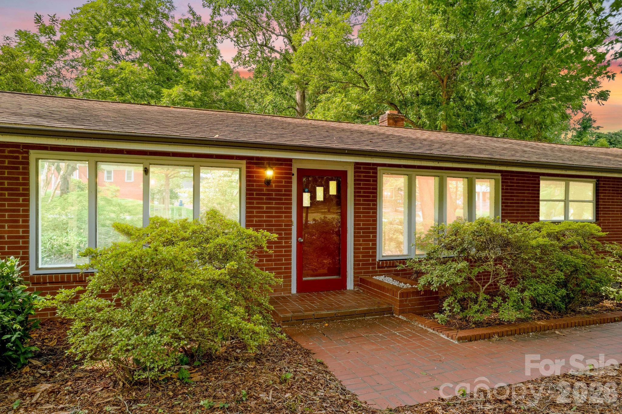 1221 Forestdale Drive Property Photo 5