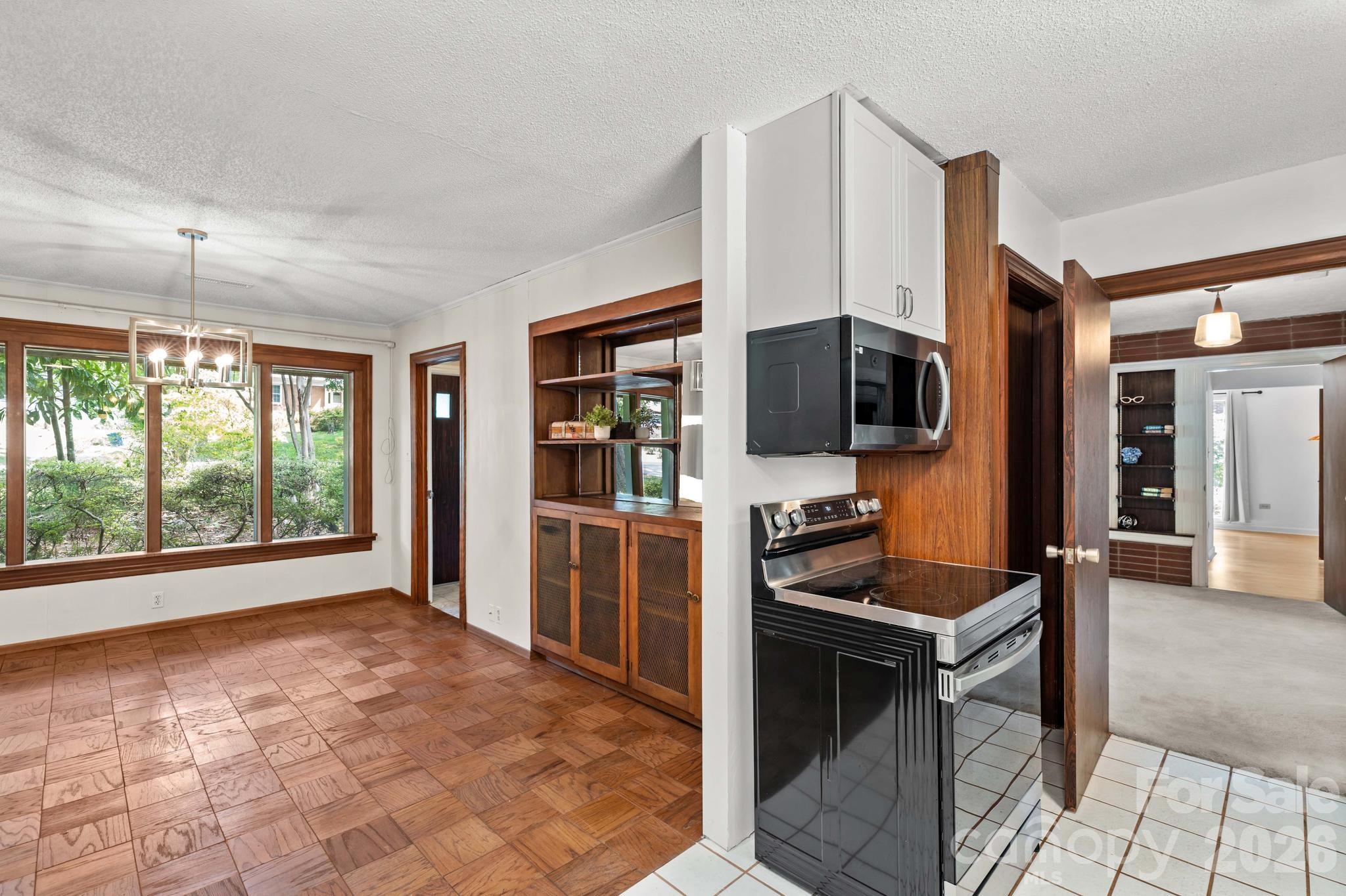 1221 Forestdale Drive Property Photo 13