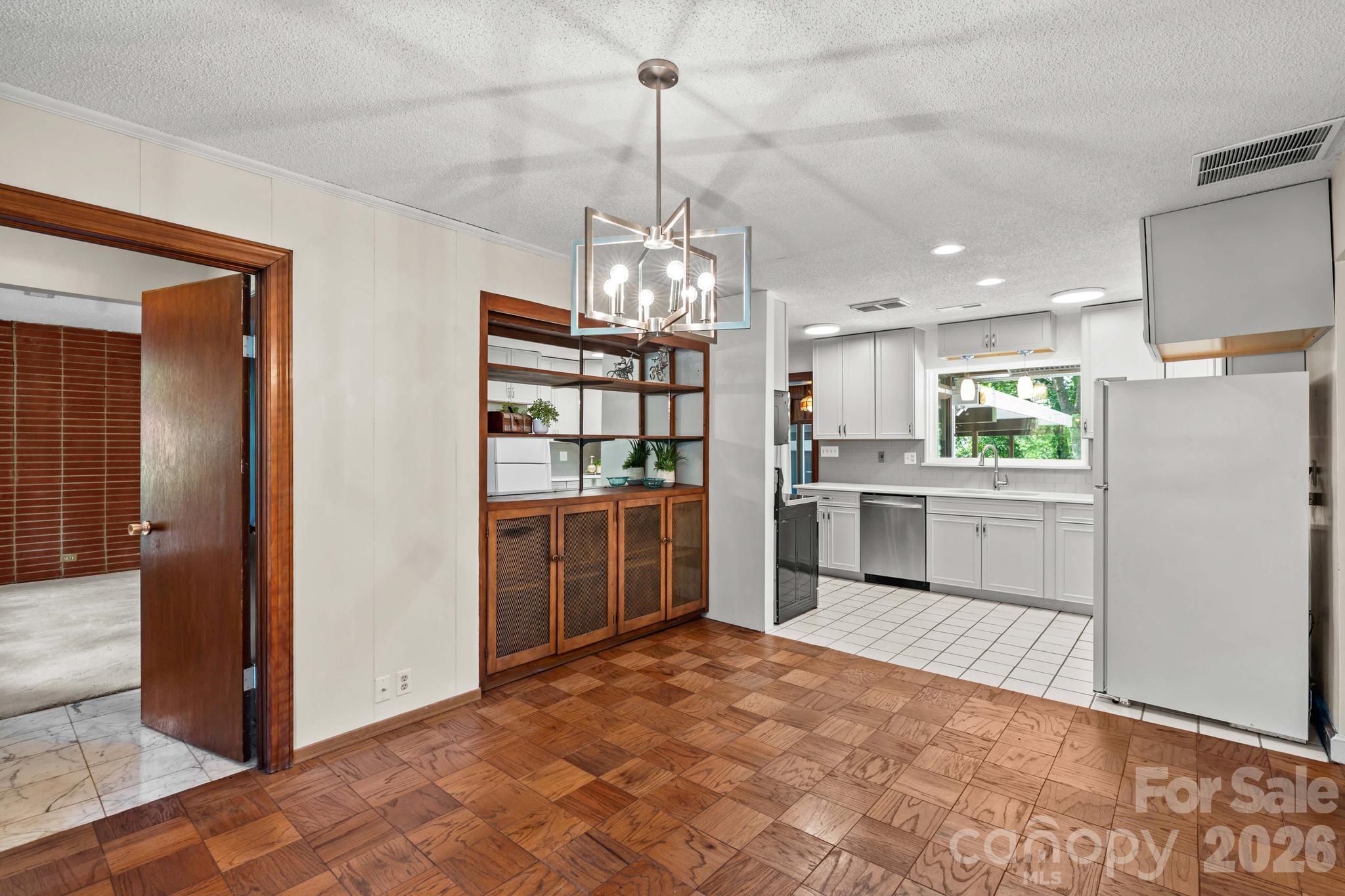 1221 Forestdale Drive Property Photo 16