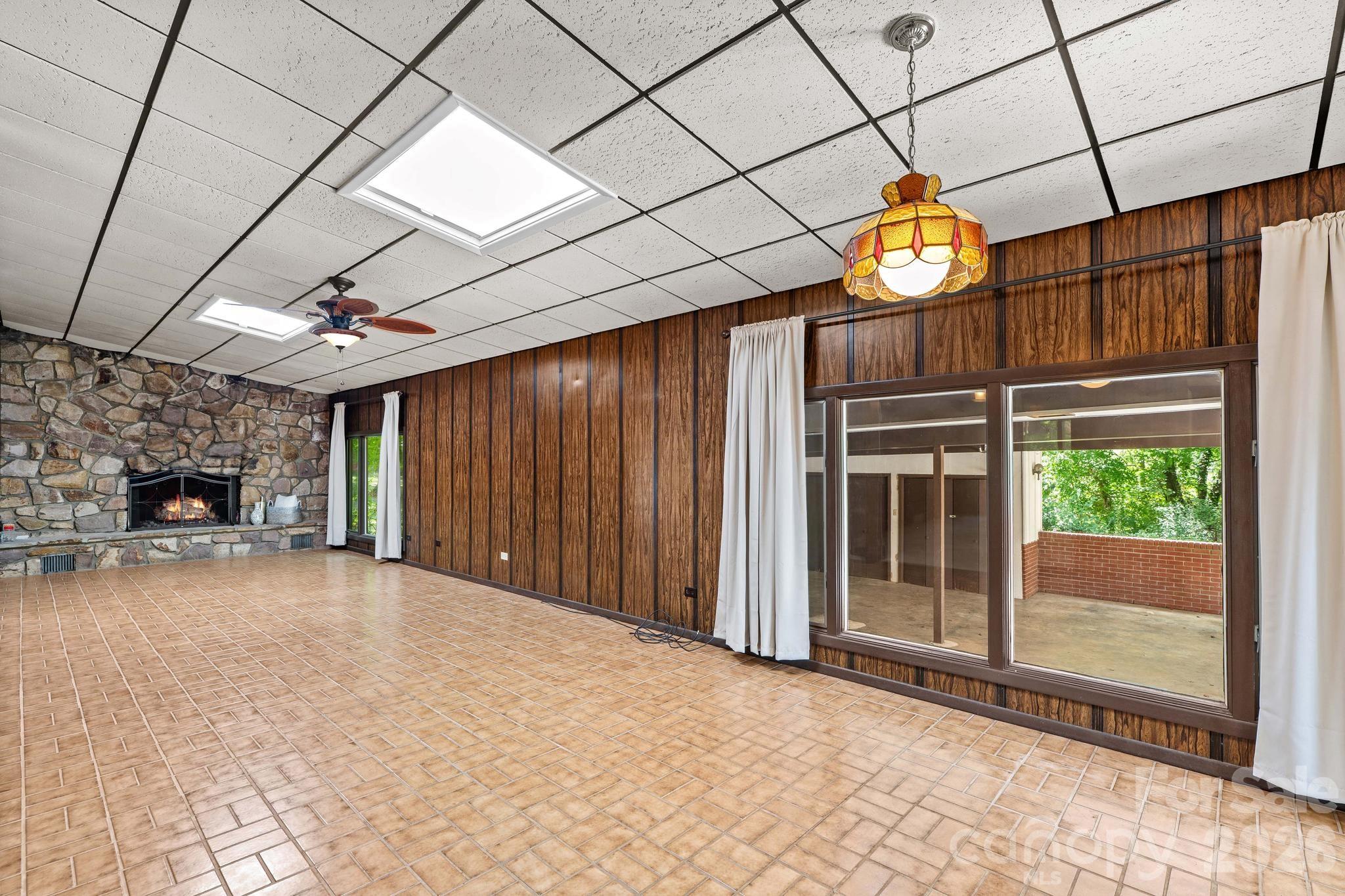1221 Forestdale Drive Property Photo 20