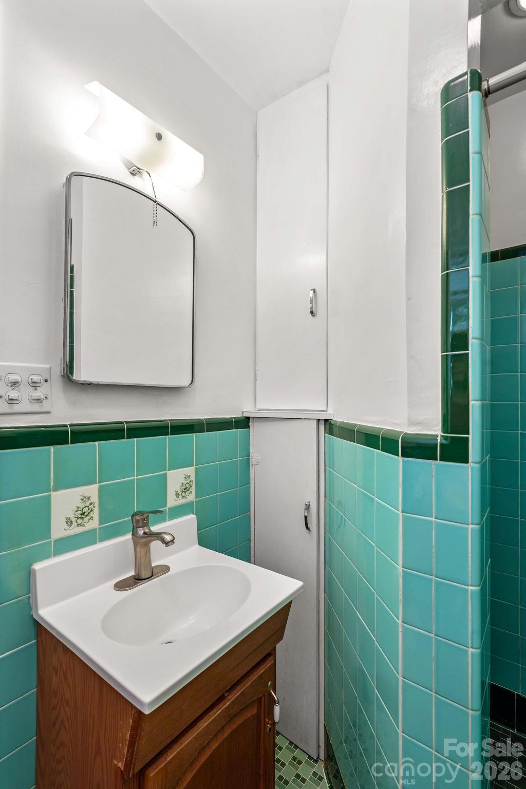 1221 Forestdale Drive Property Photo 40