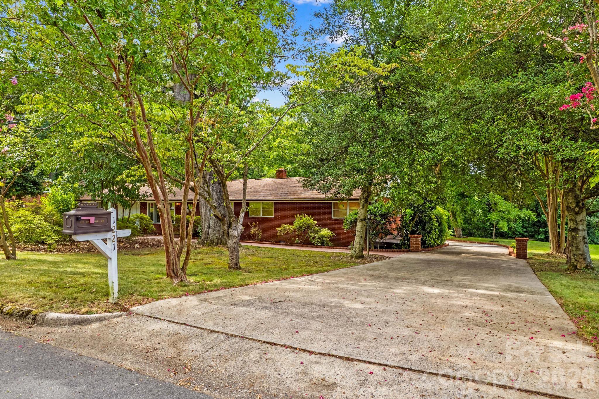 1221 Forestdale Drive Property Photo 48