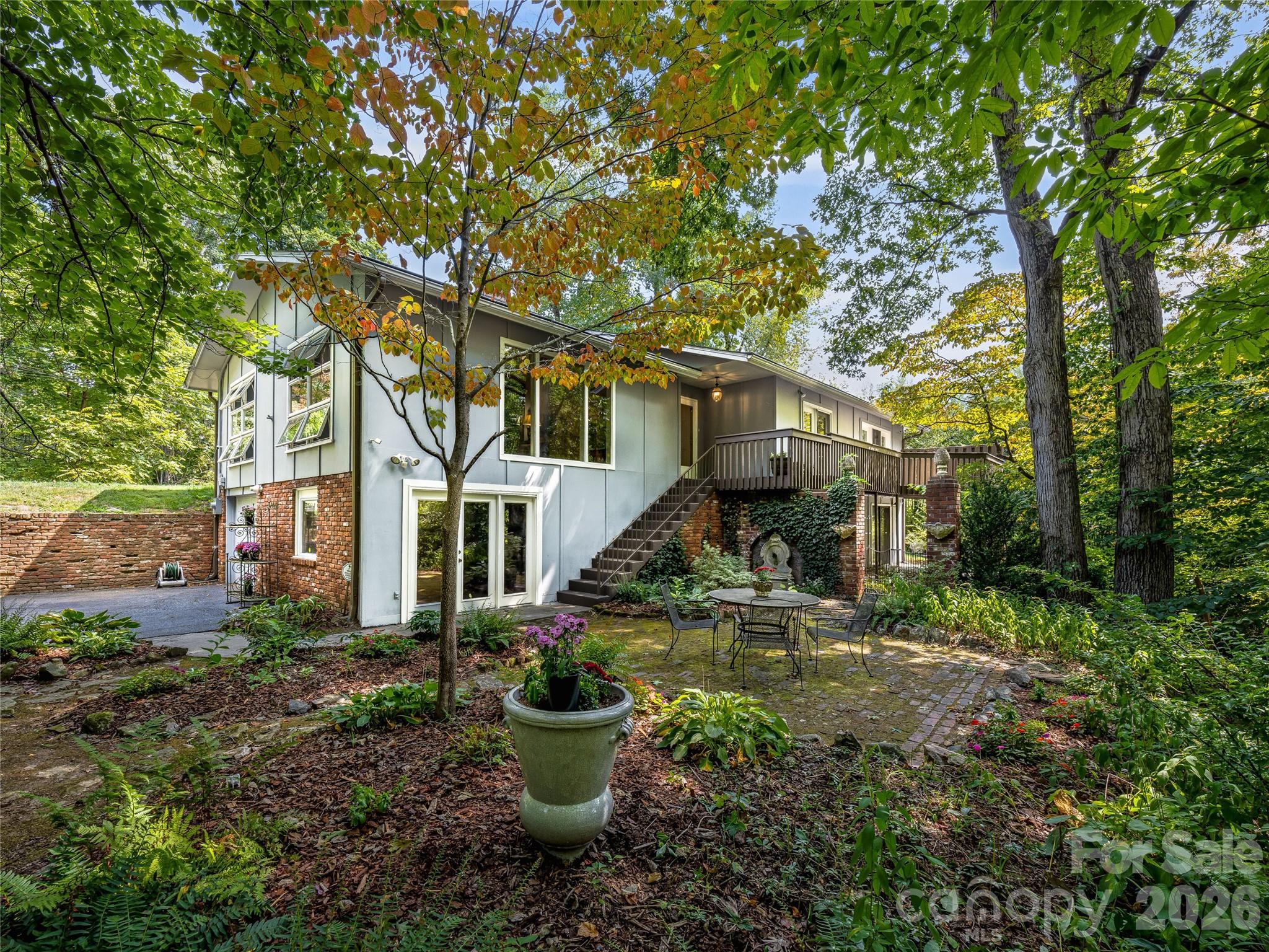 5 Hillcrest Road Property Photo 1