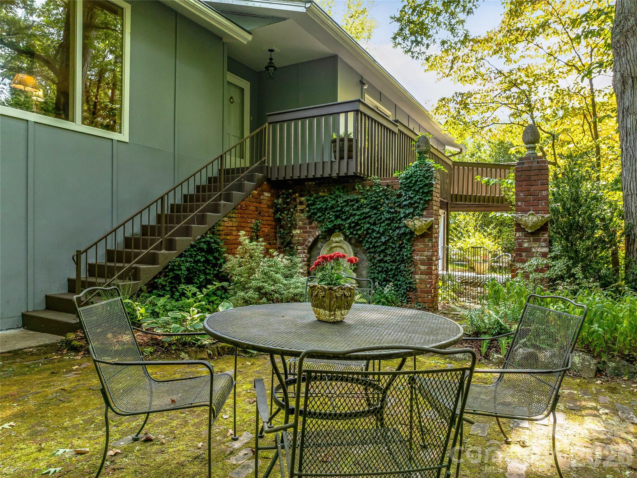 5 Hillcrest Road Property Photo 2