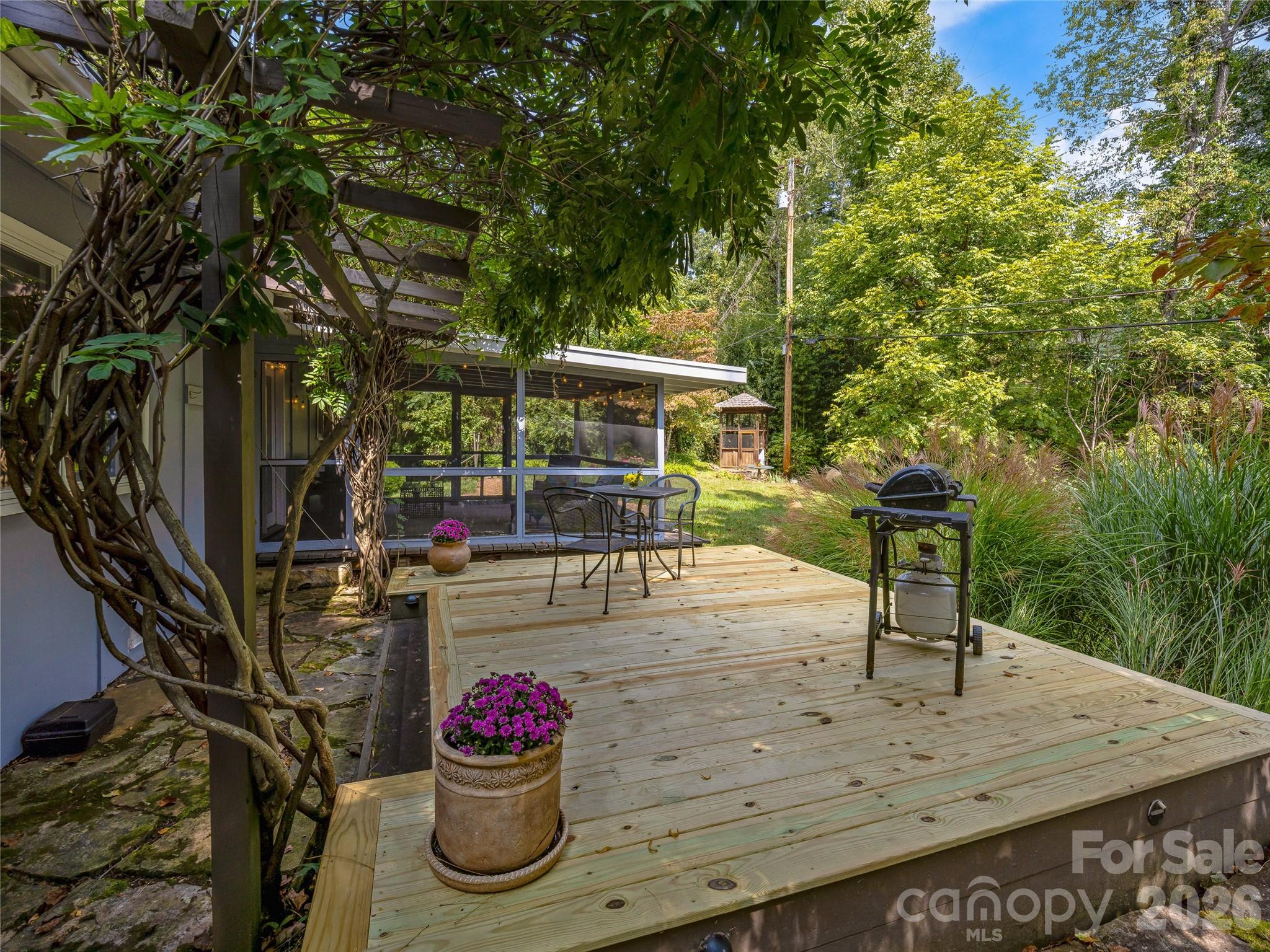 5 Hillcrest Road Property Photo 31