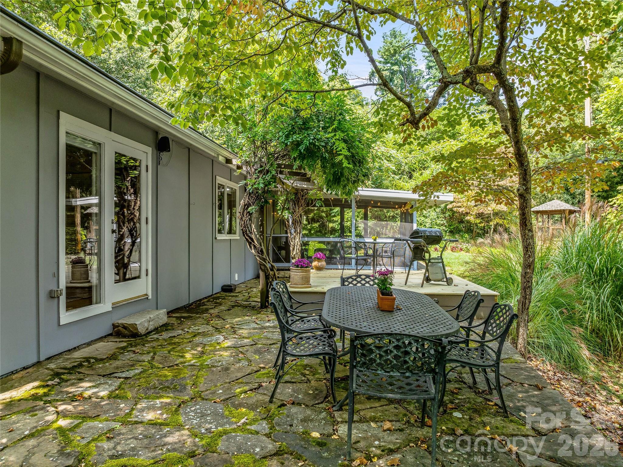 5 Hillcrest Road Property Photo 33