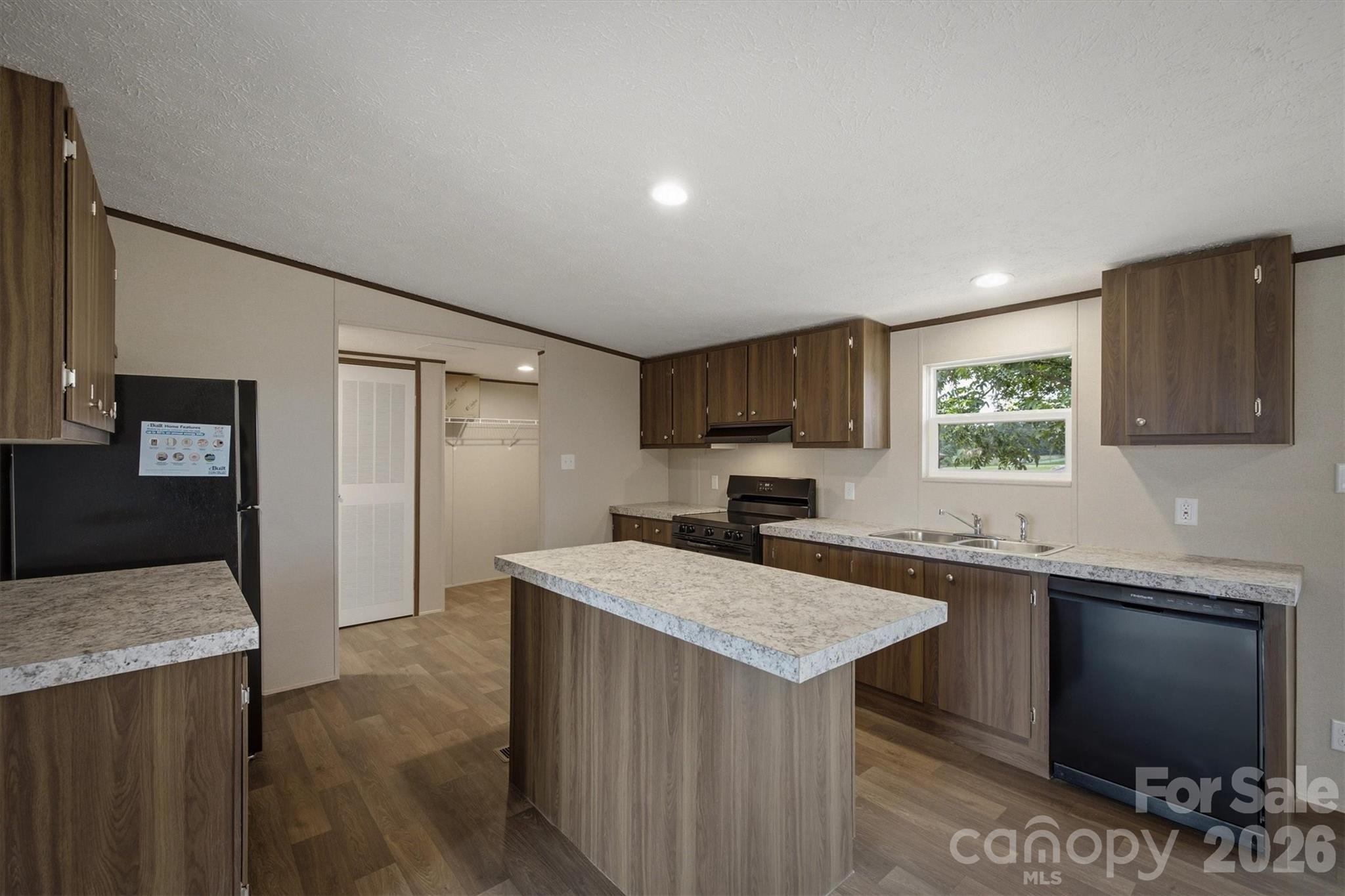 1874 Mesa Drive Property Photo 4