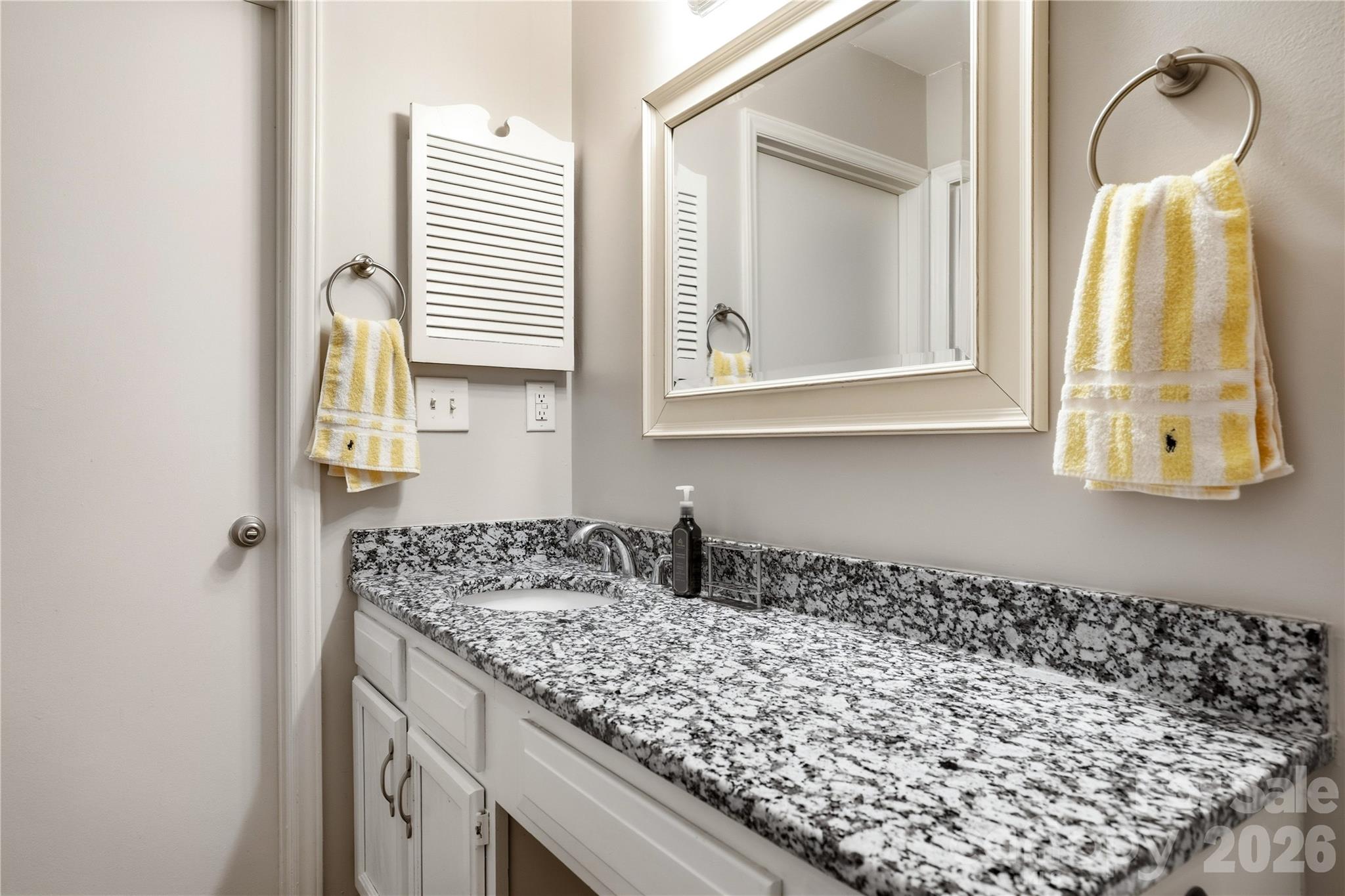 6355 Windsor Gate Lane Property Photo 14