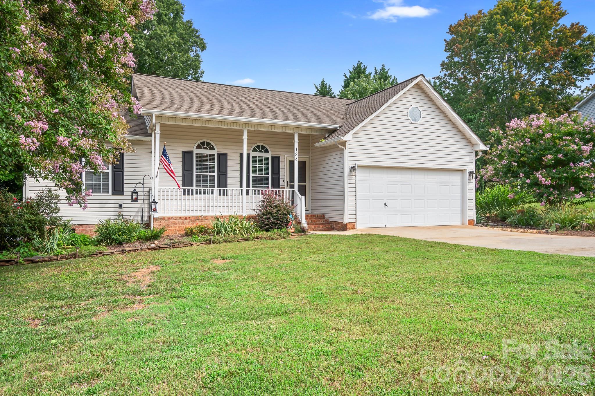 138 Valley Glen Drive Property Photo 2