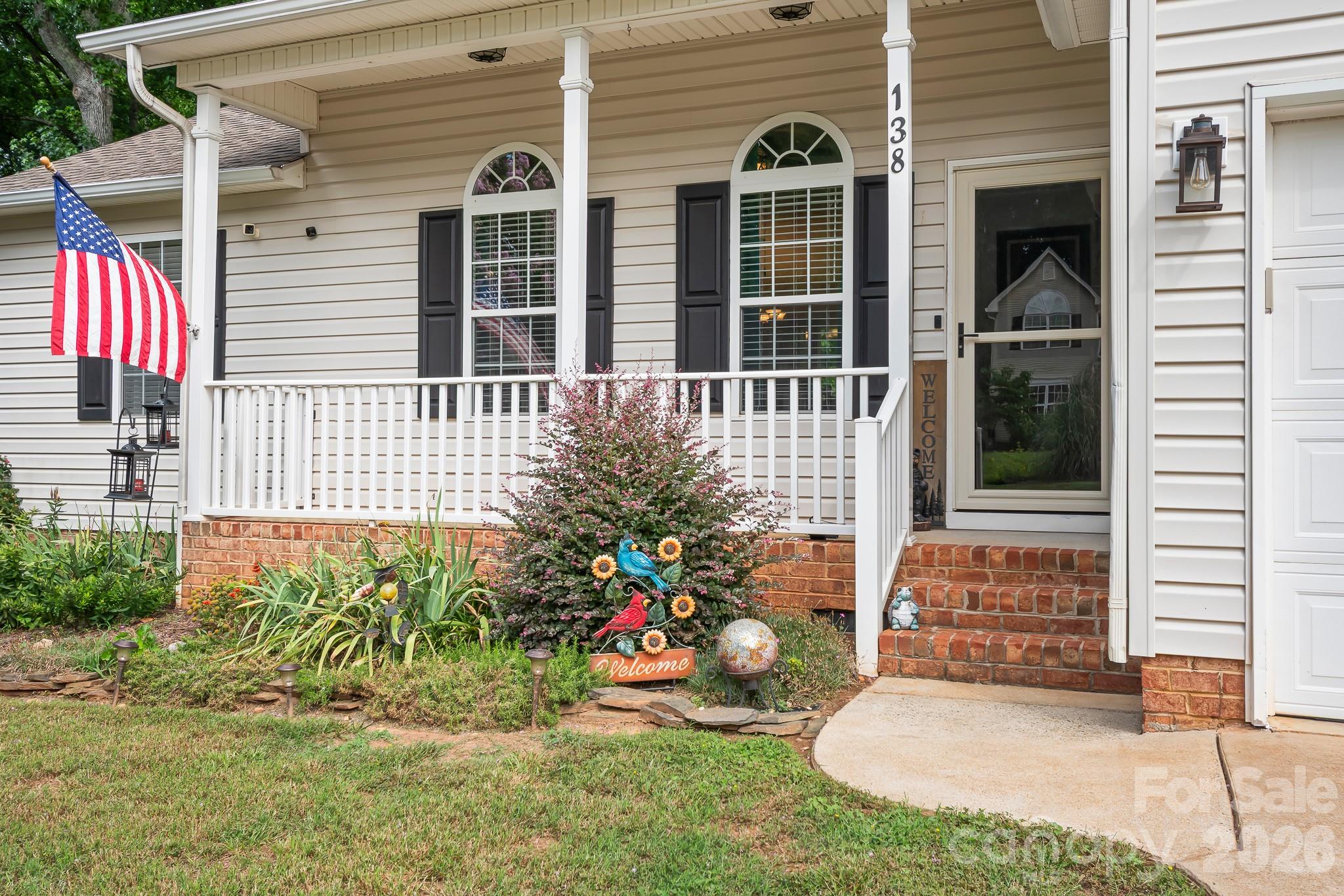 138 Valley Glen Drive Property Photo 3