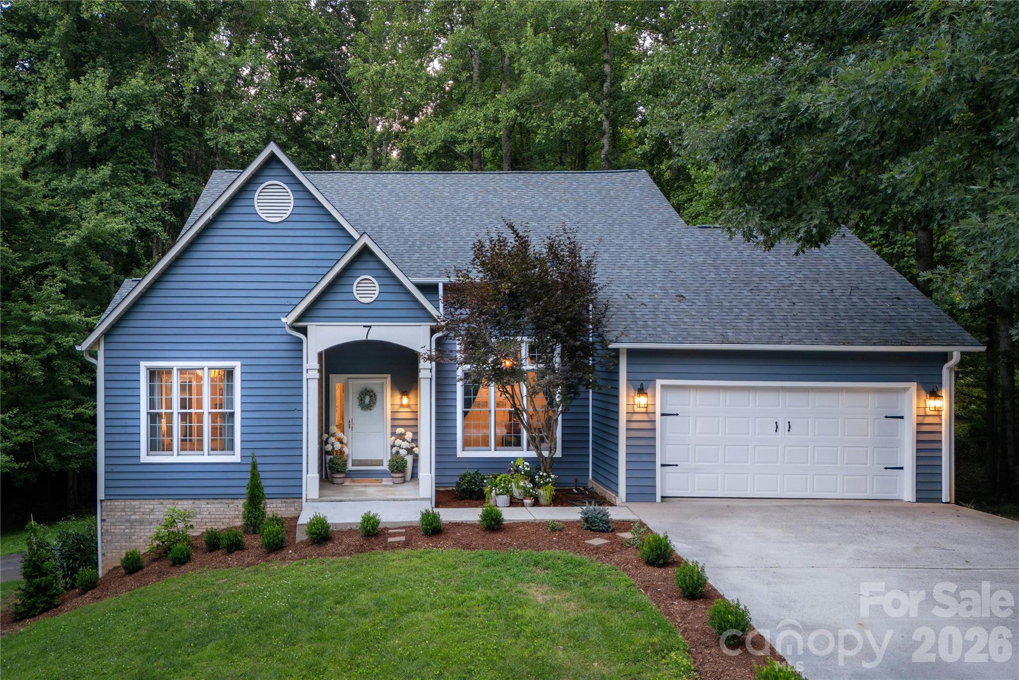 7 Oak Hollow Drive Property Photo 1