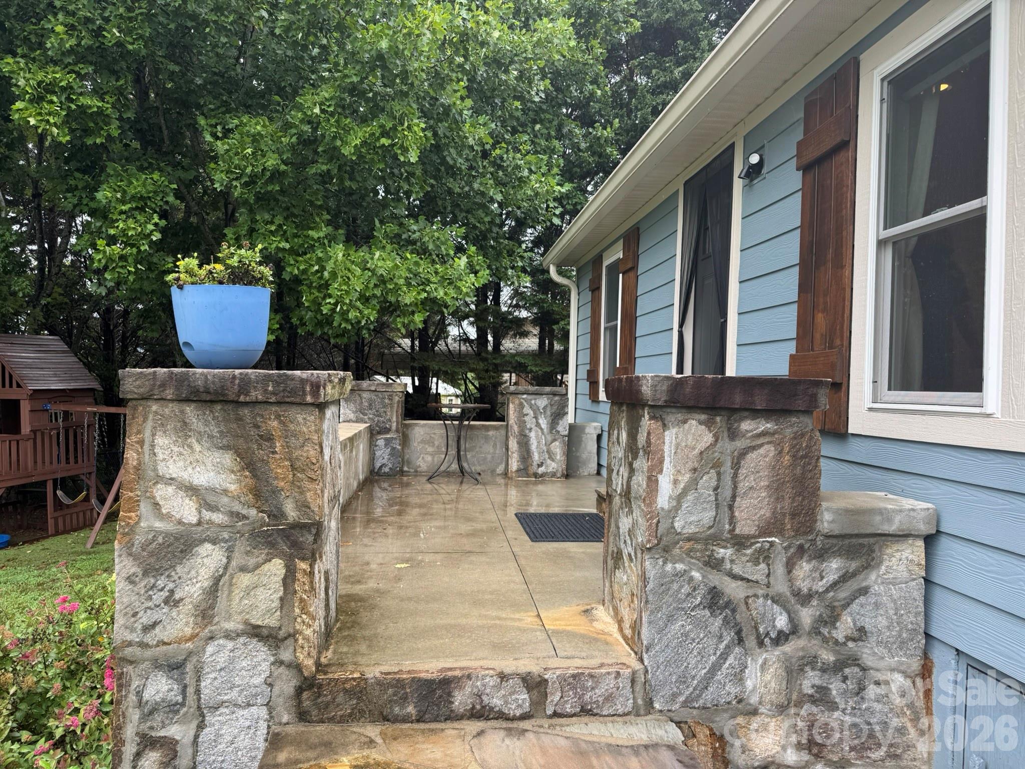 213 Sandy Creek Court Property Photo 4