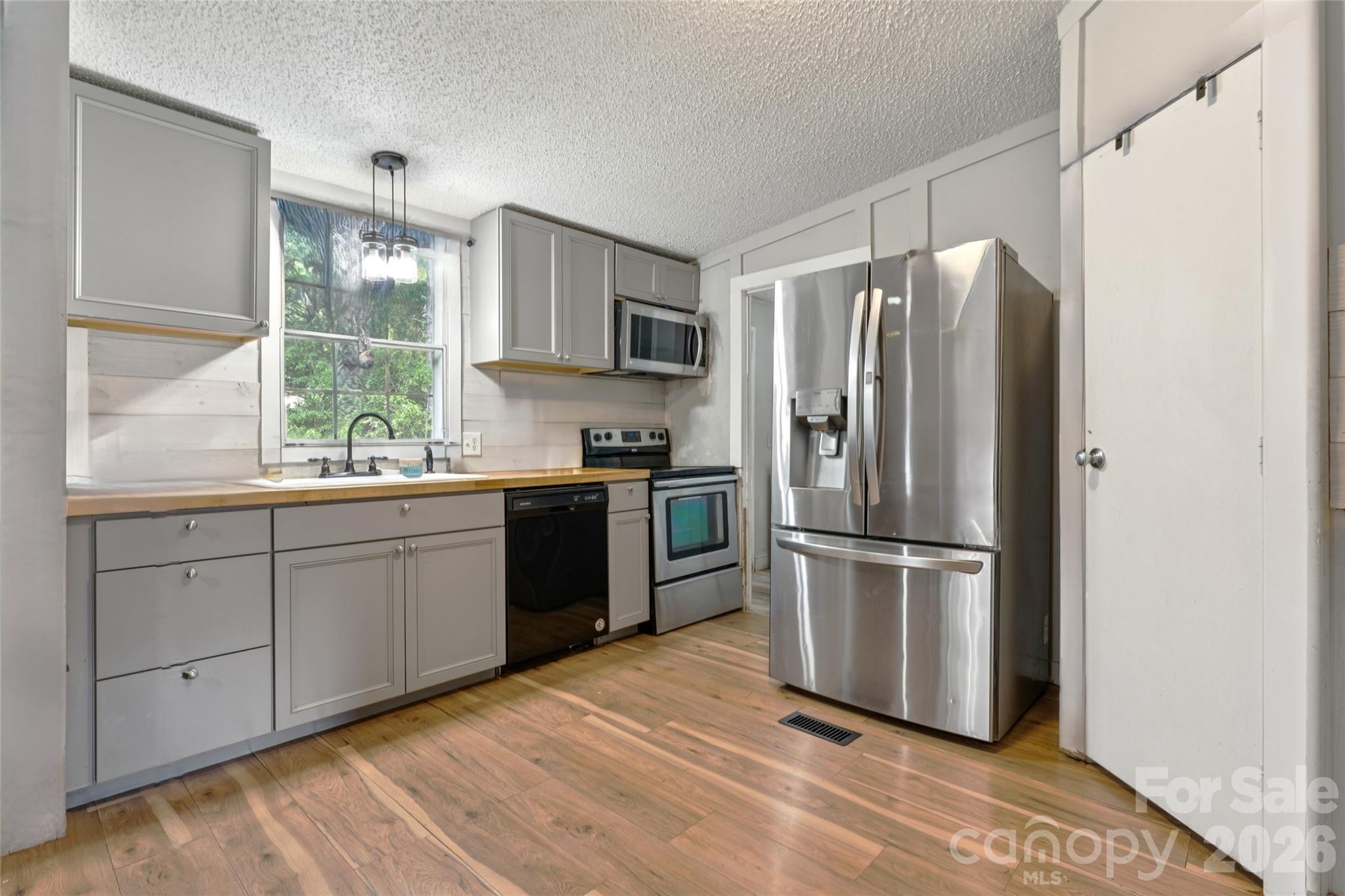912 Grace Drive Property Photo 4
