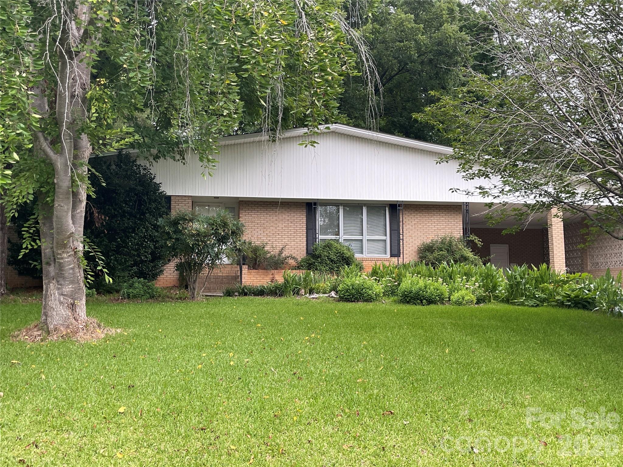 3209 Greenwood Park Circle Property Photo 2