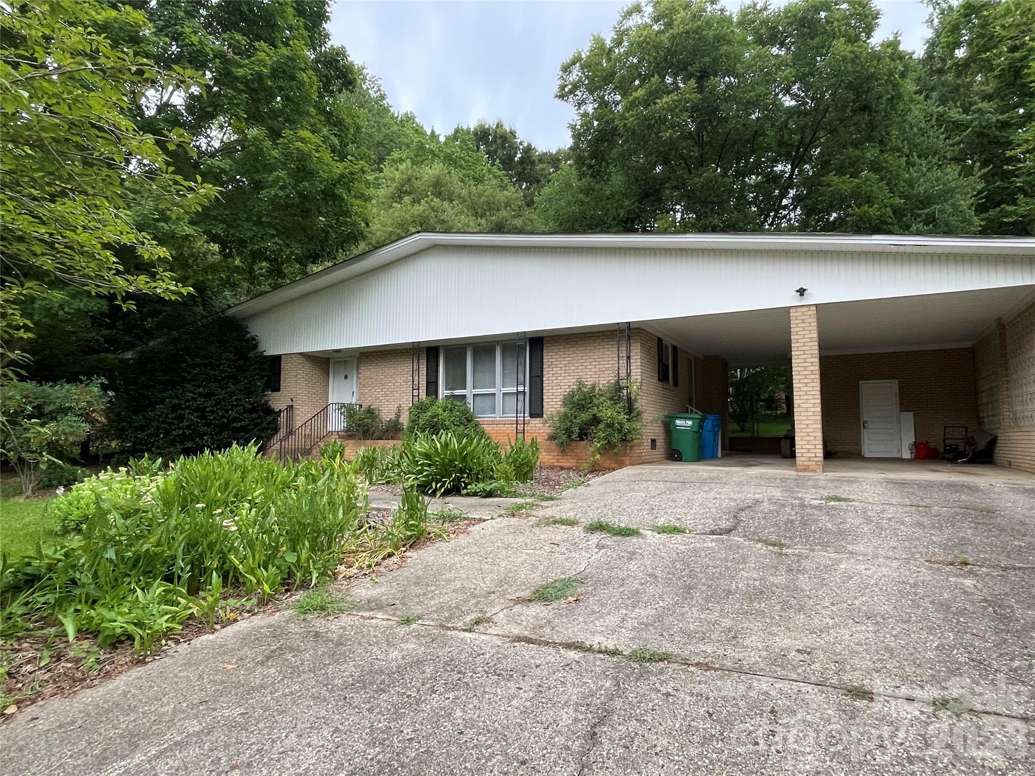 3209 Greenwood Park Circle Property Photo 4