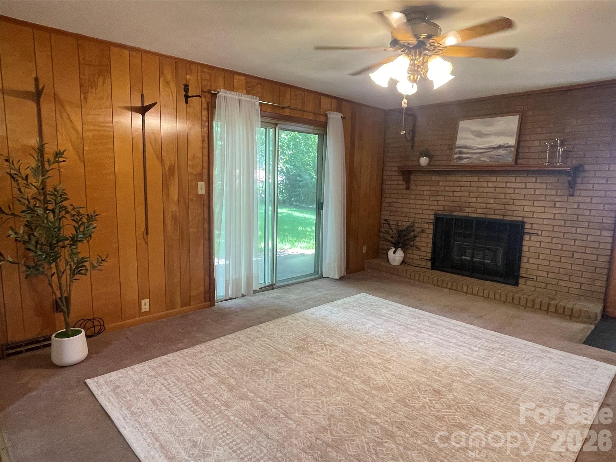 3209 Greenwood Park Circle Property Photo 6