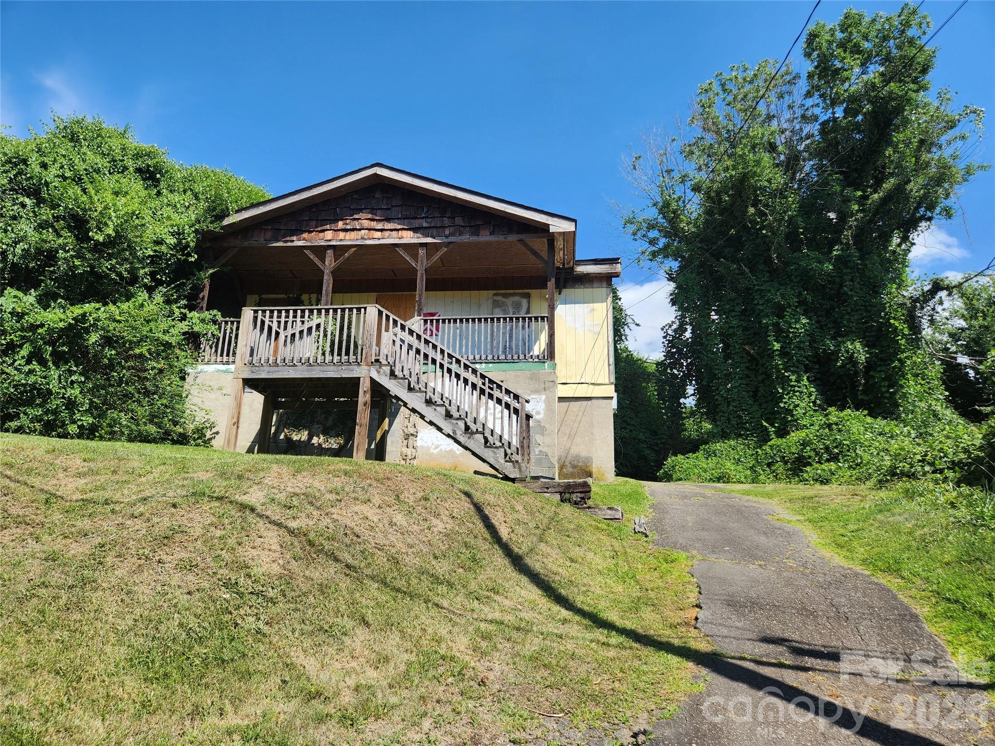 53 Max Street Property Photo 1