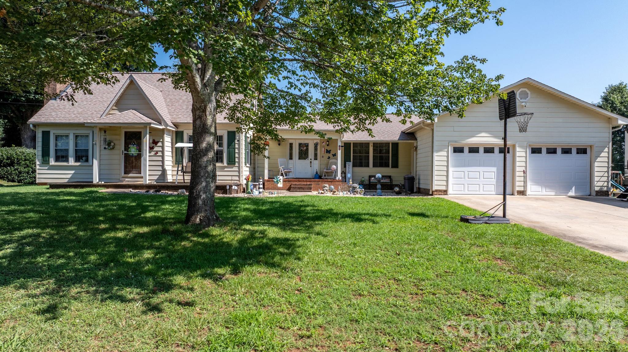 2504 Brentwood Circle Property Photo 1
