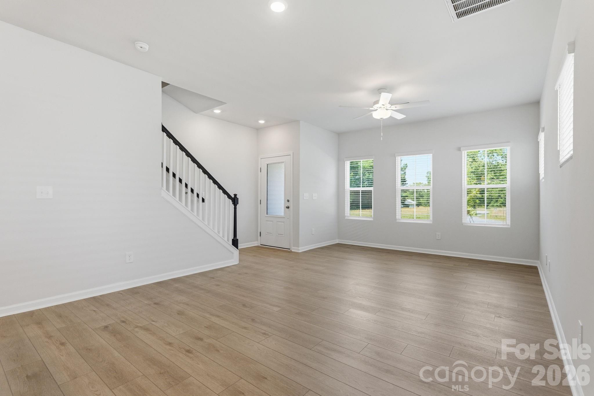 4618 Lakeview Road Property Photo 6