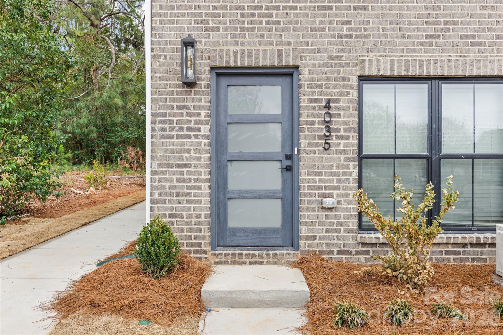 4039 S Tryon Street Property Photo 3