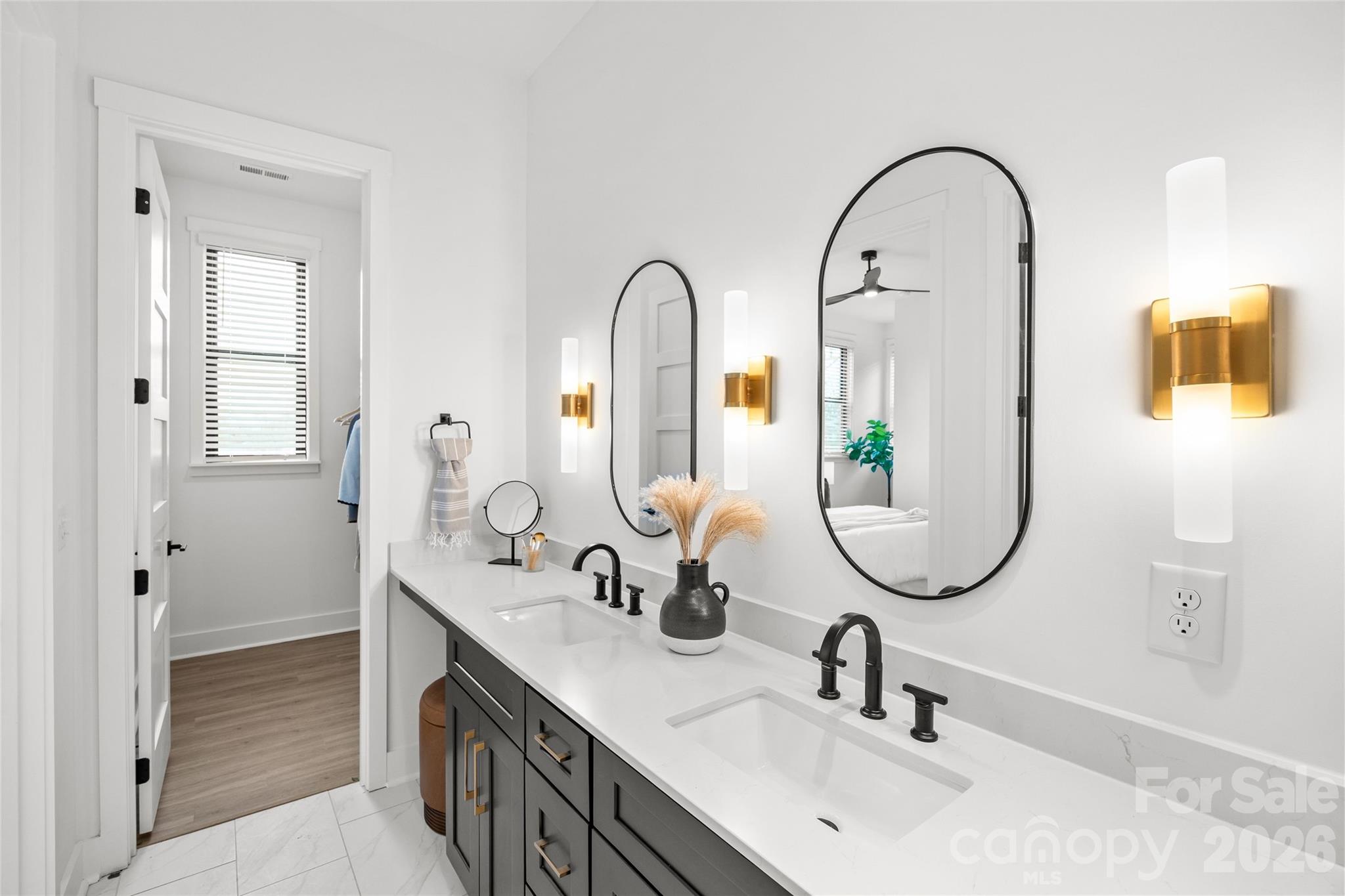 4039 S Tryon Street Property Photo 18