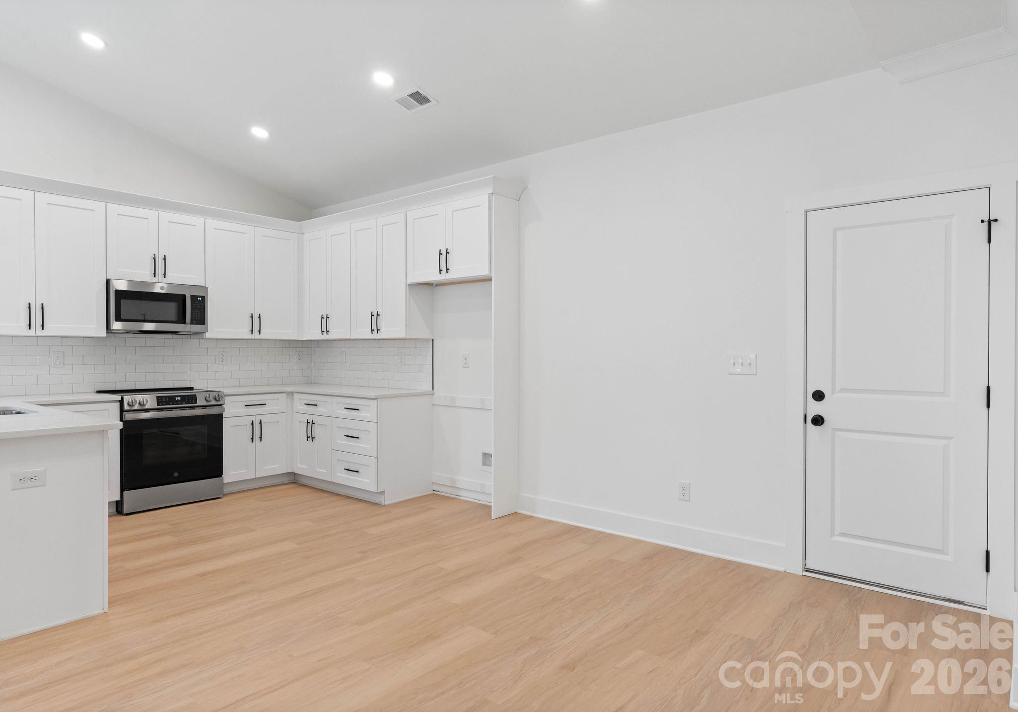 220 Nancy Drive Property Photo 4