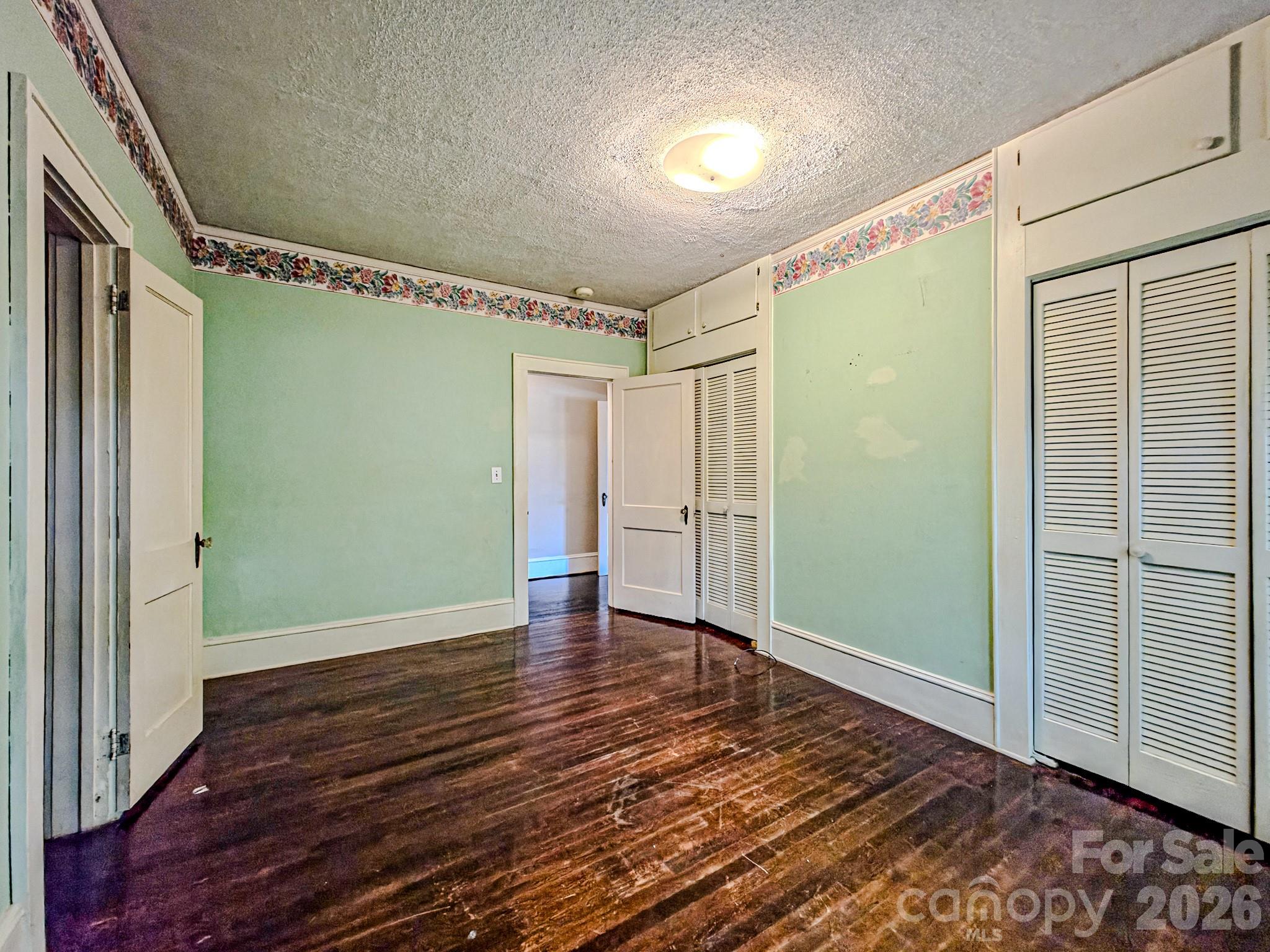 154 S Broadway Street Property Photo 7