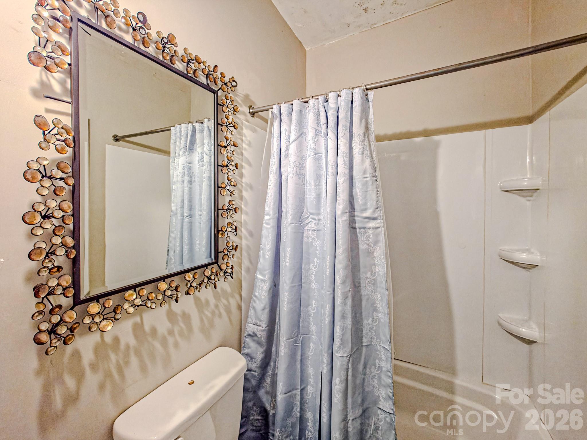154 S Broadway Street Property Photo 9