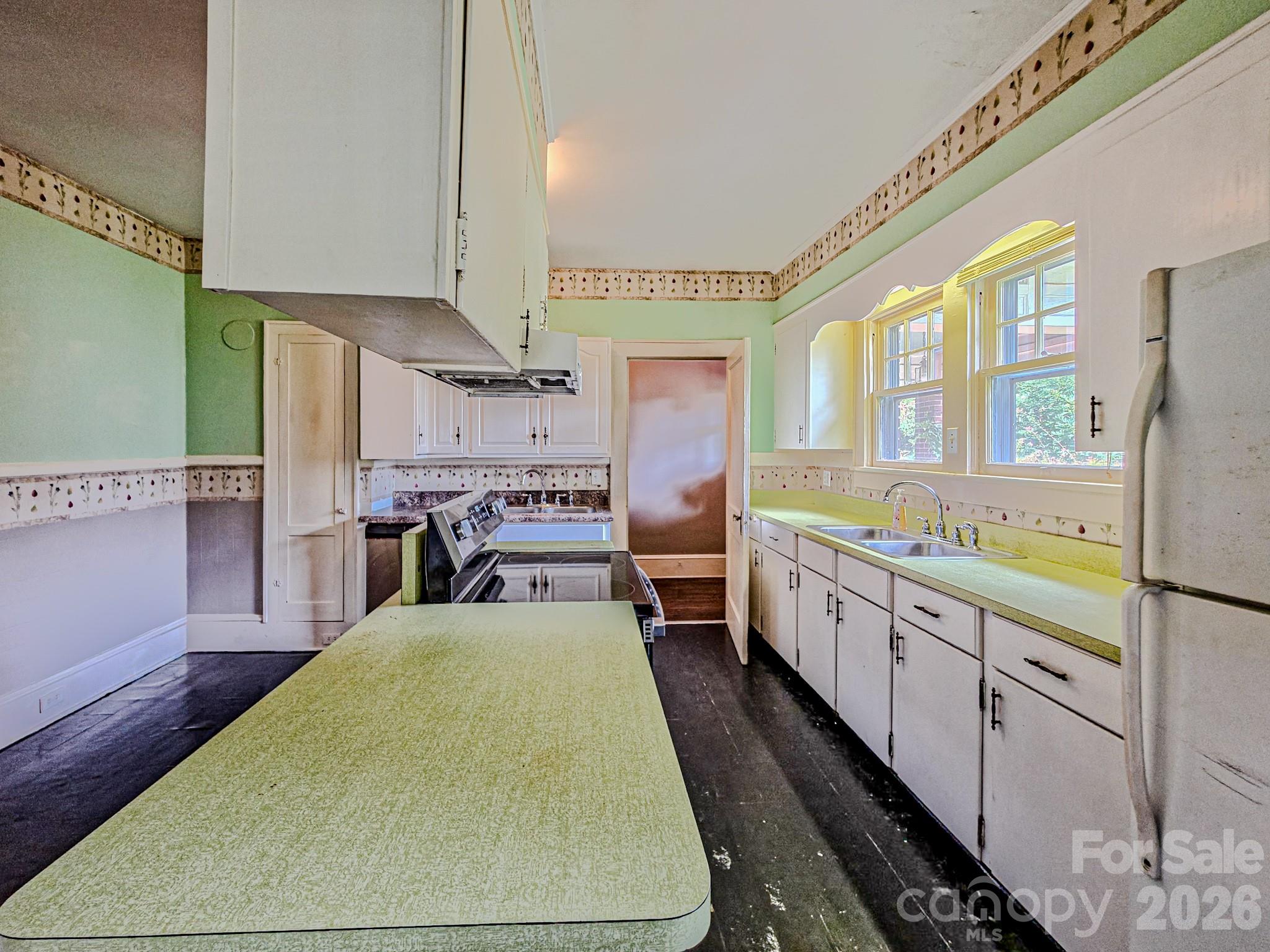 154 S Broadway Street Property Photo 11
