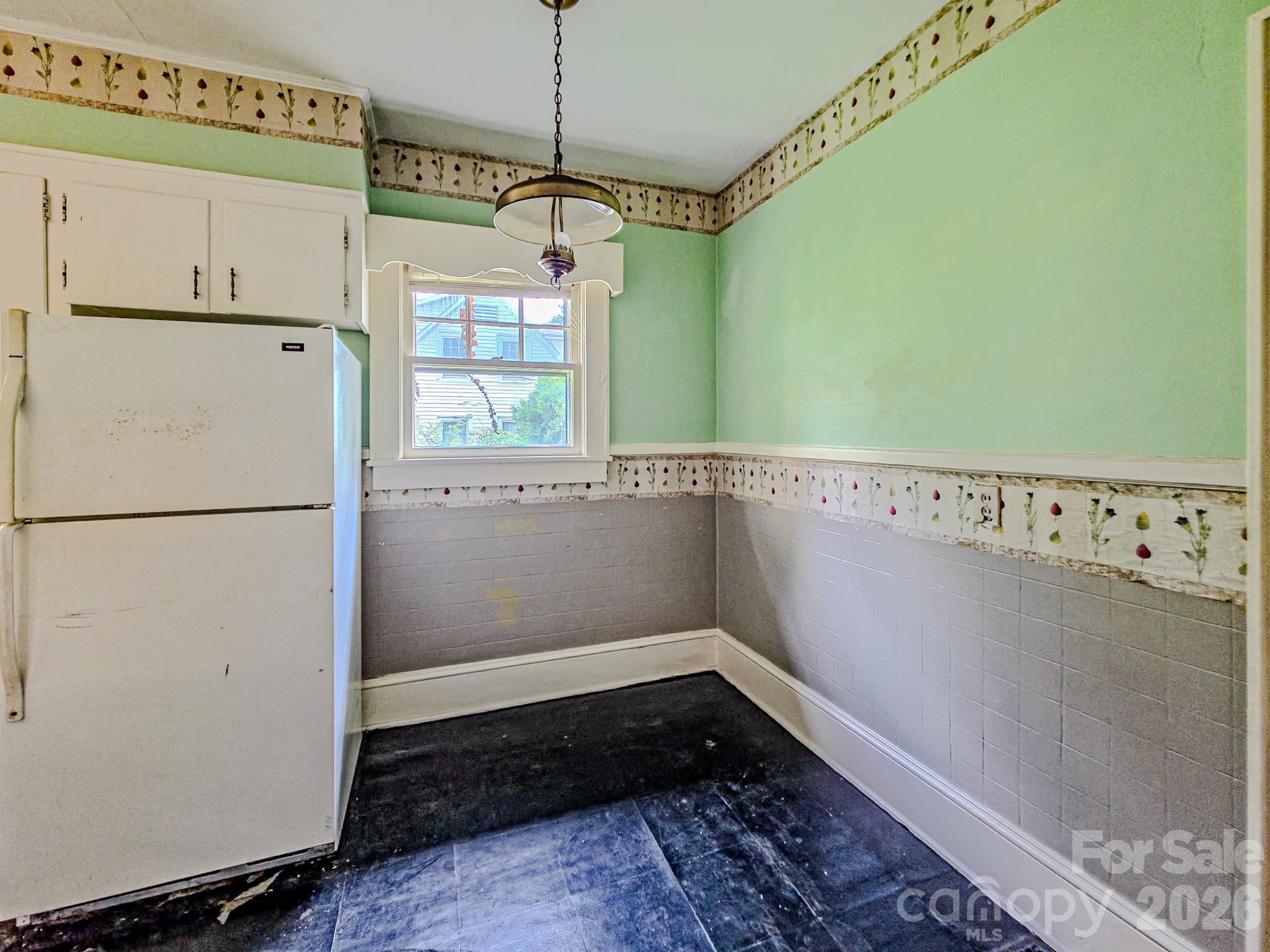 154 S Broadway Street Property Photo 13