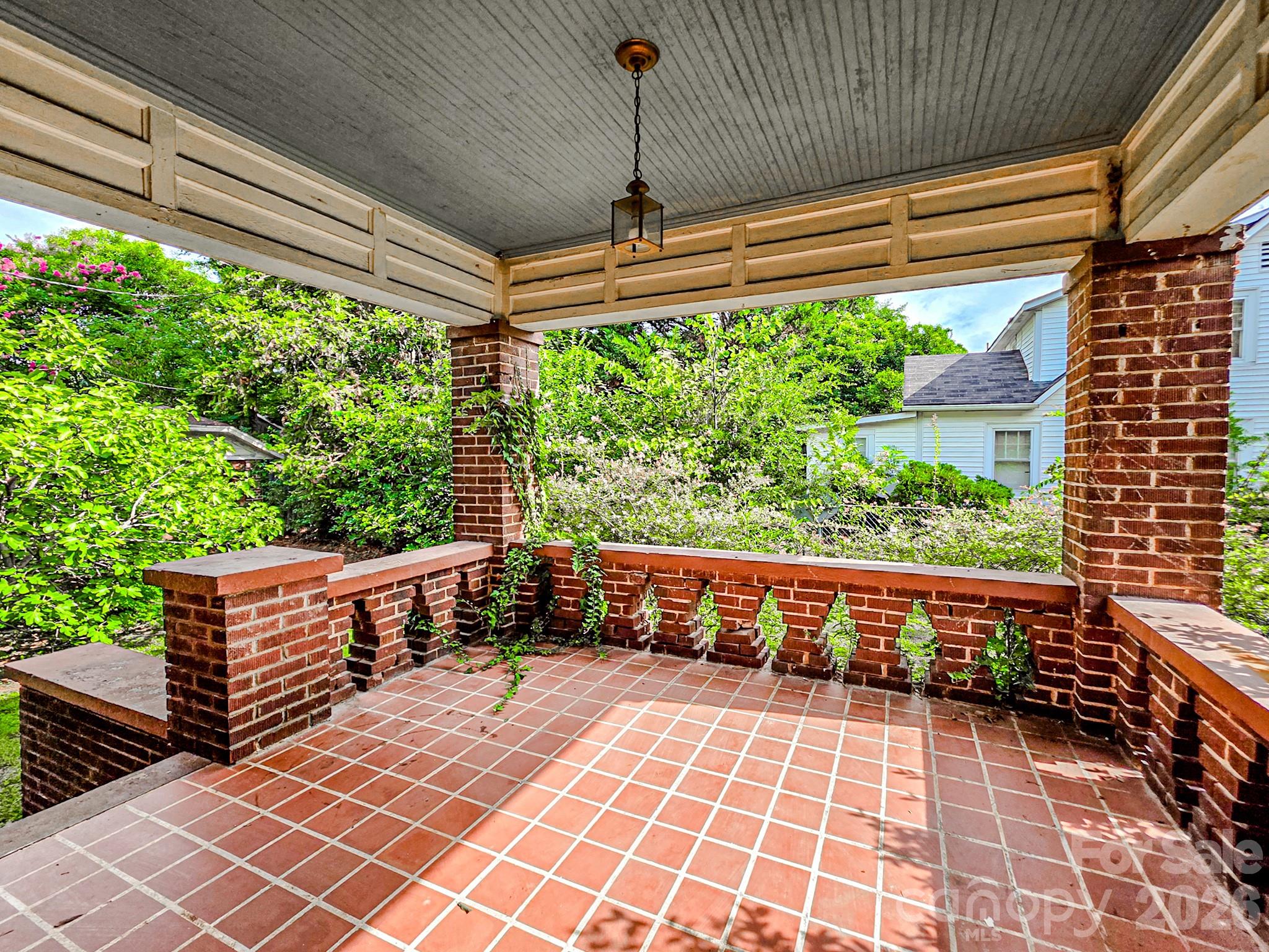 154 S Broadway Street Property Photo 14