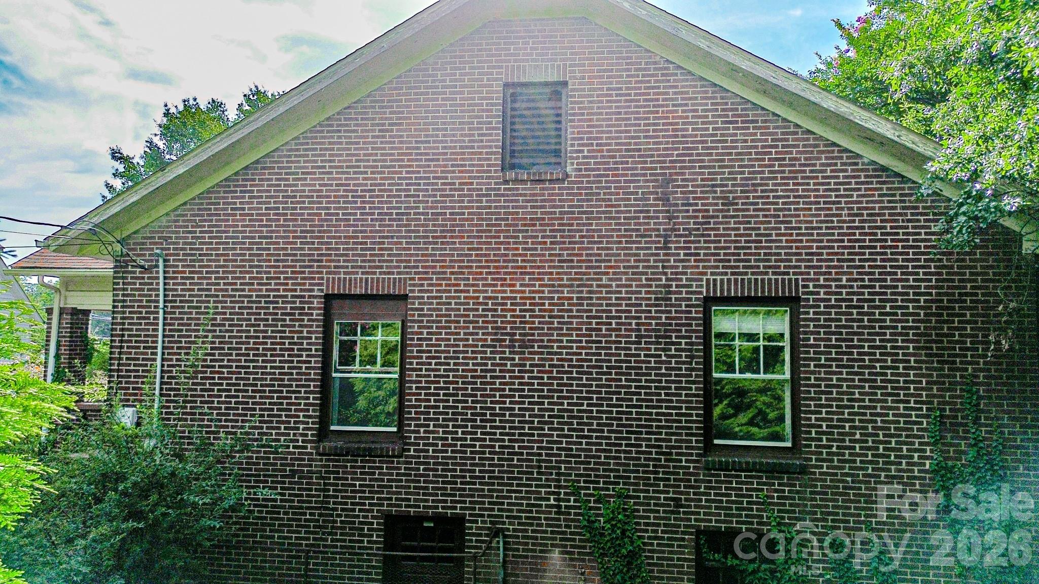 154 S Broadway Street Property Photo 24