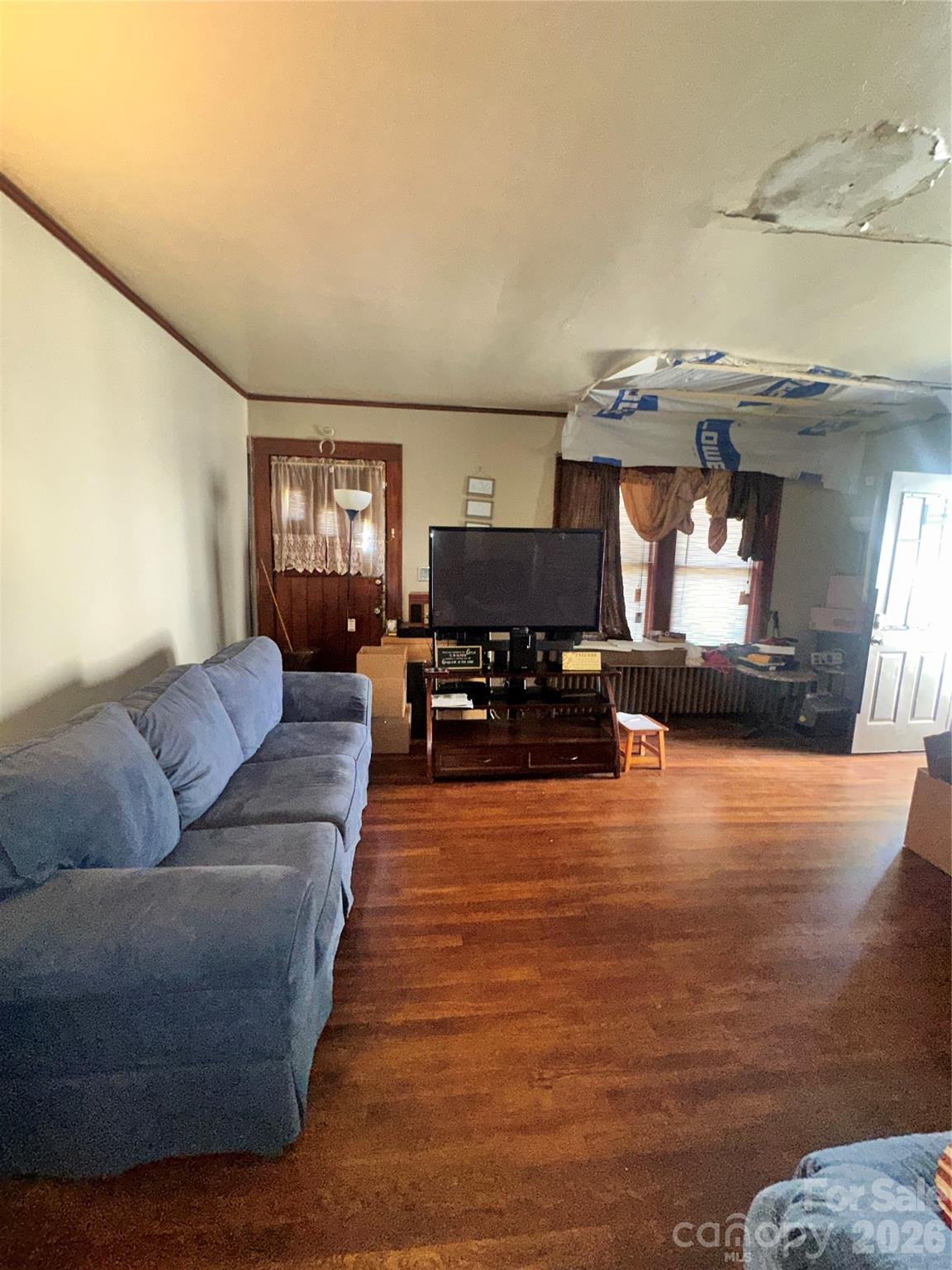 627 E Black Street Property Photo 4
