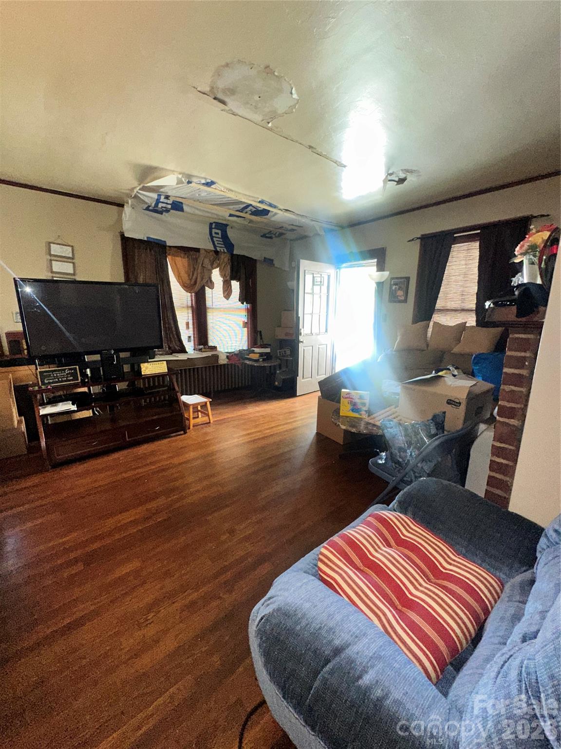 627 E Black Street Property Photo 5