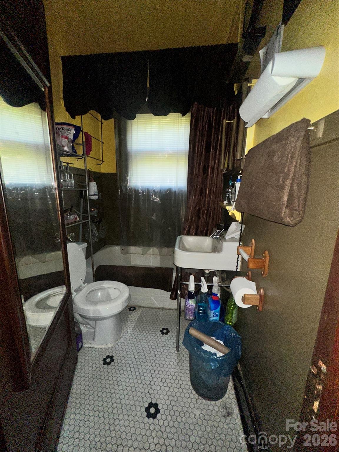 627 E Black Street Property Photo 6