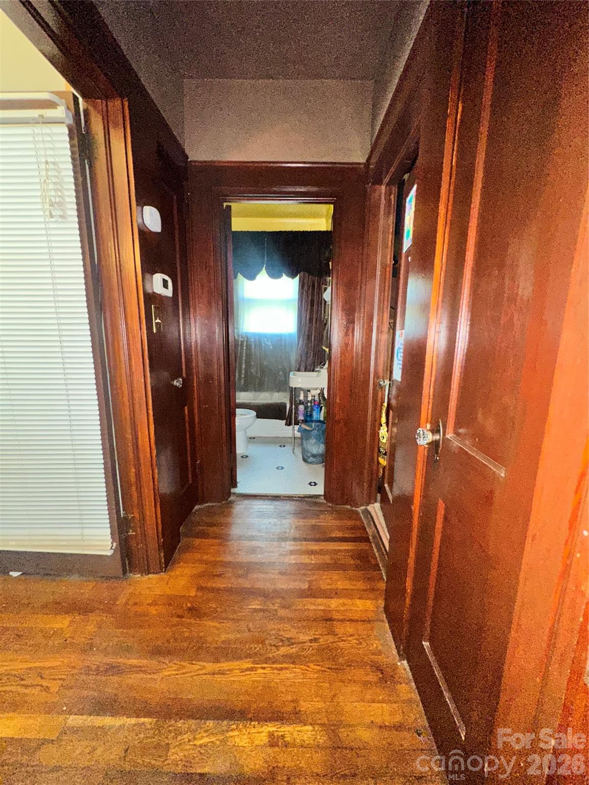 627 E Black Street Property Photo 7