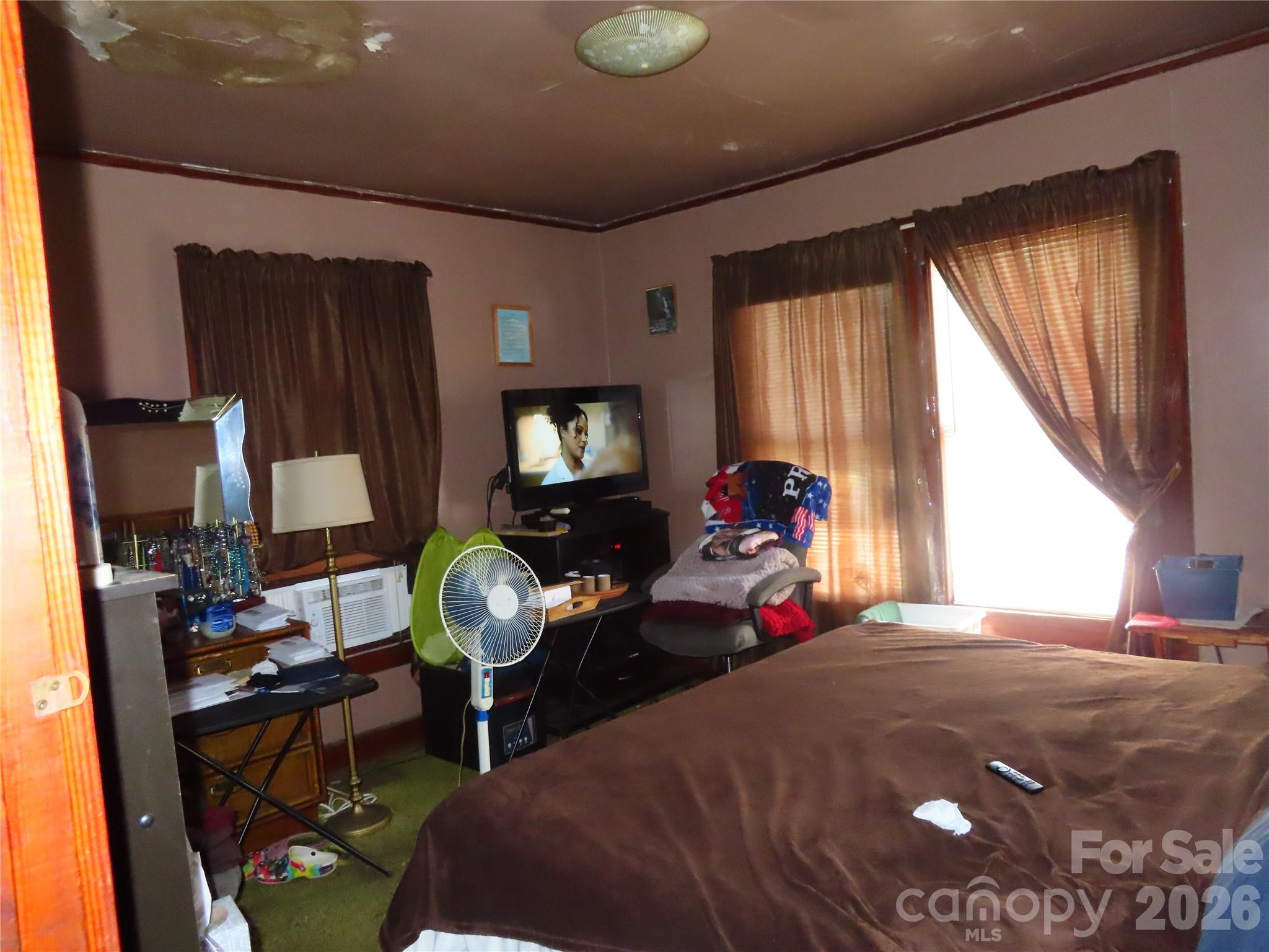 627 E Black Street Property Photo 11