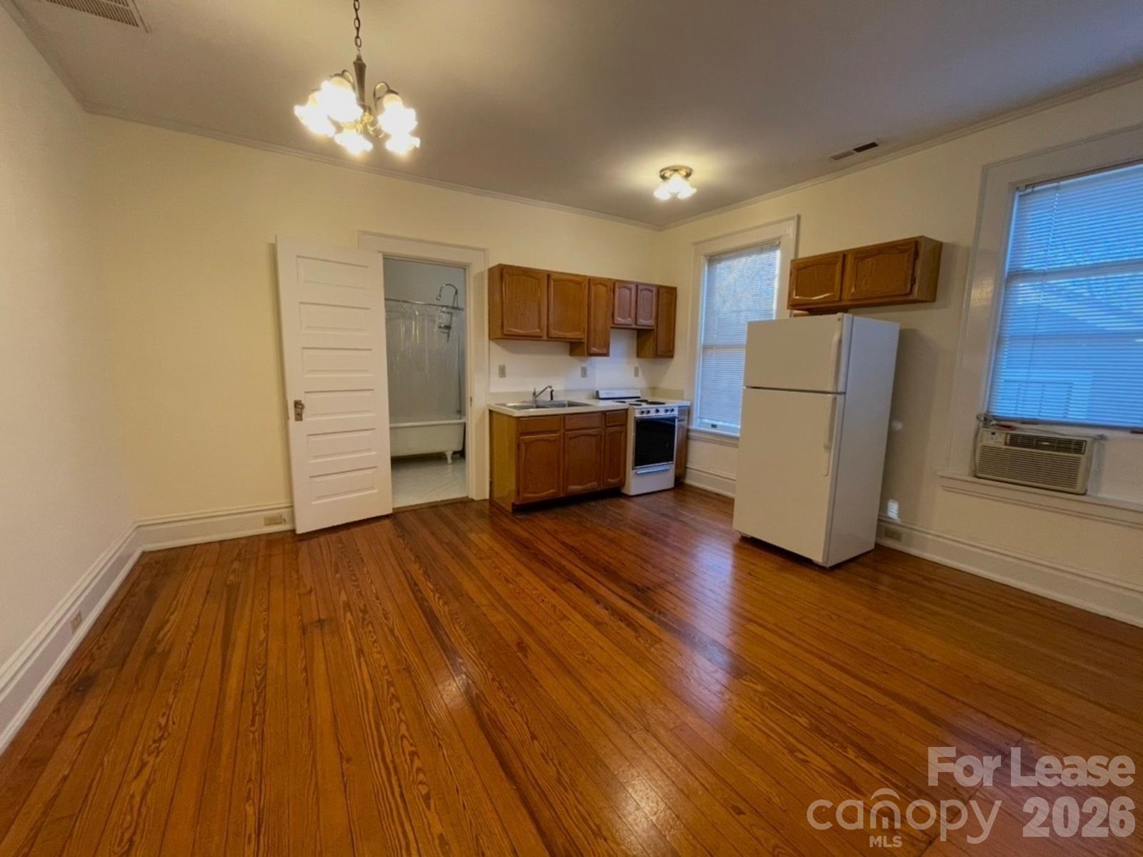 501 E Kingston Avenue E Property Photo 9