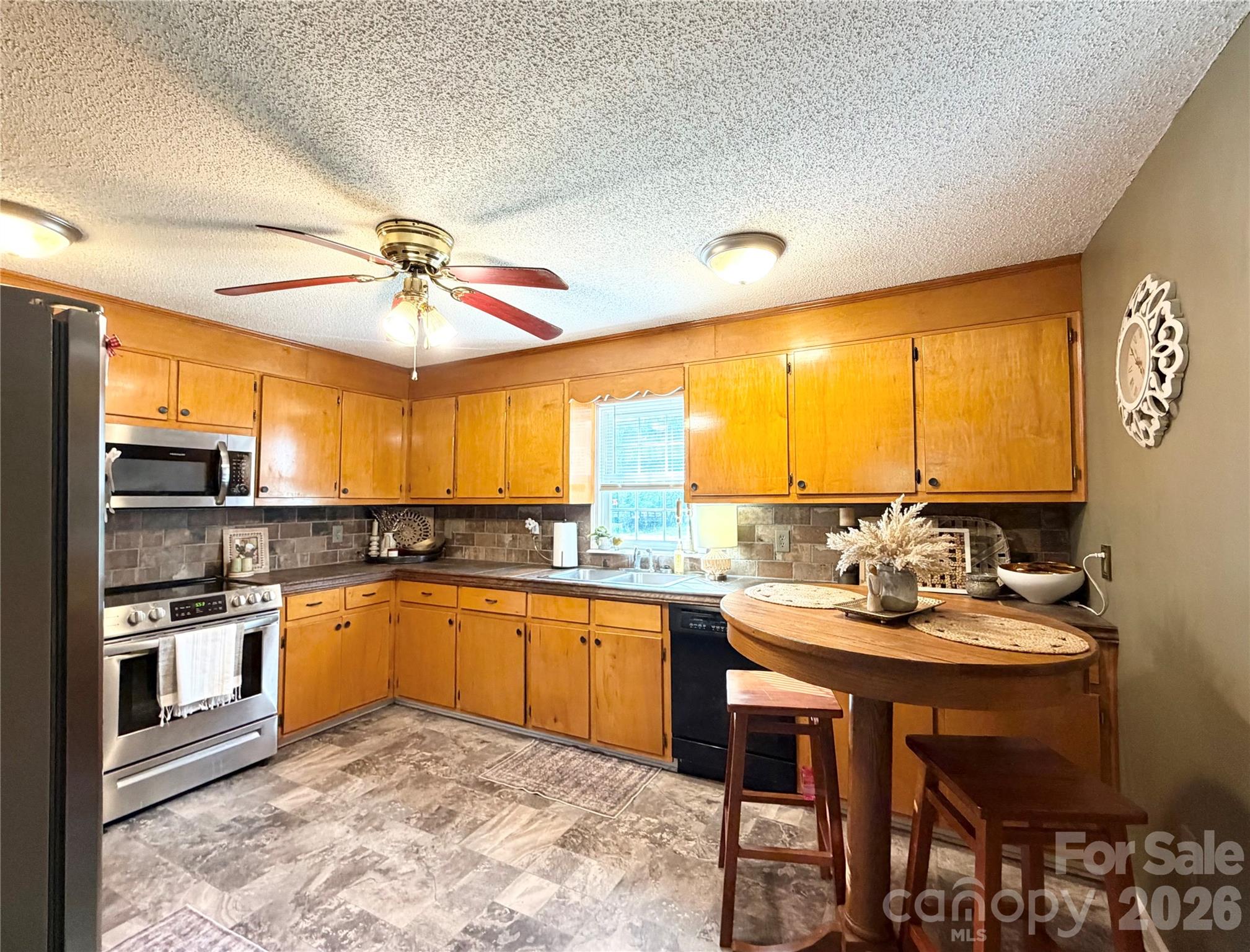 2064 Alberton Lane Property Photo 8