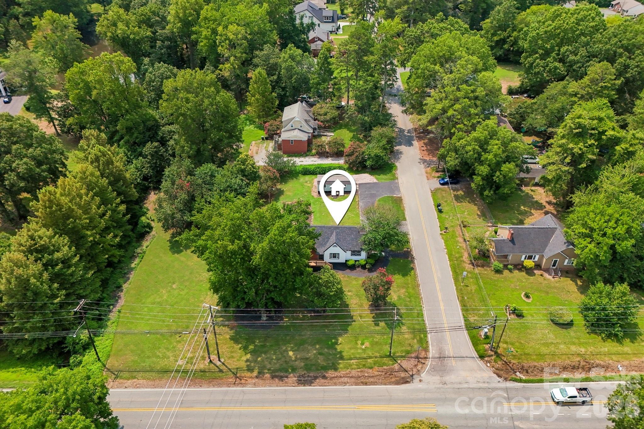 110 N Westover Drive Property Photo 2