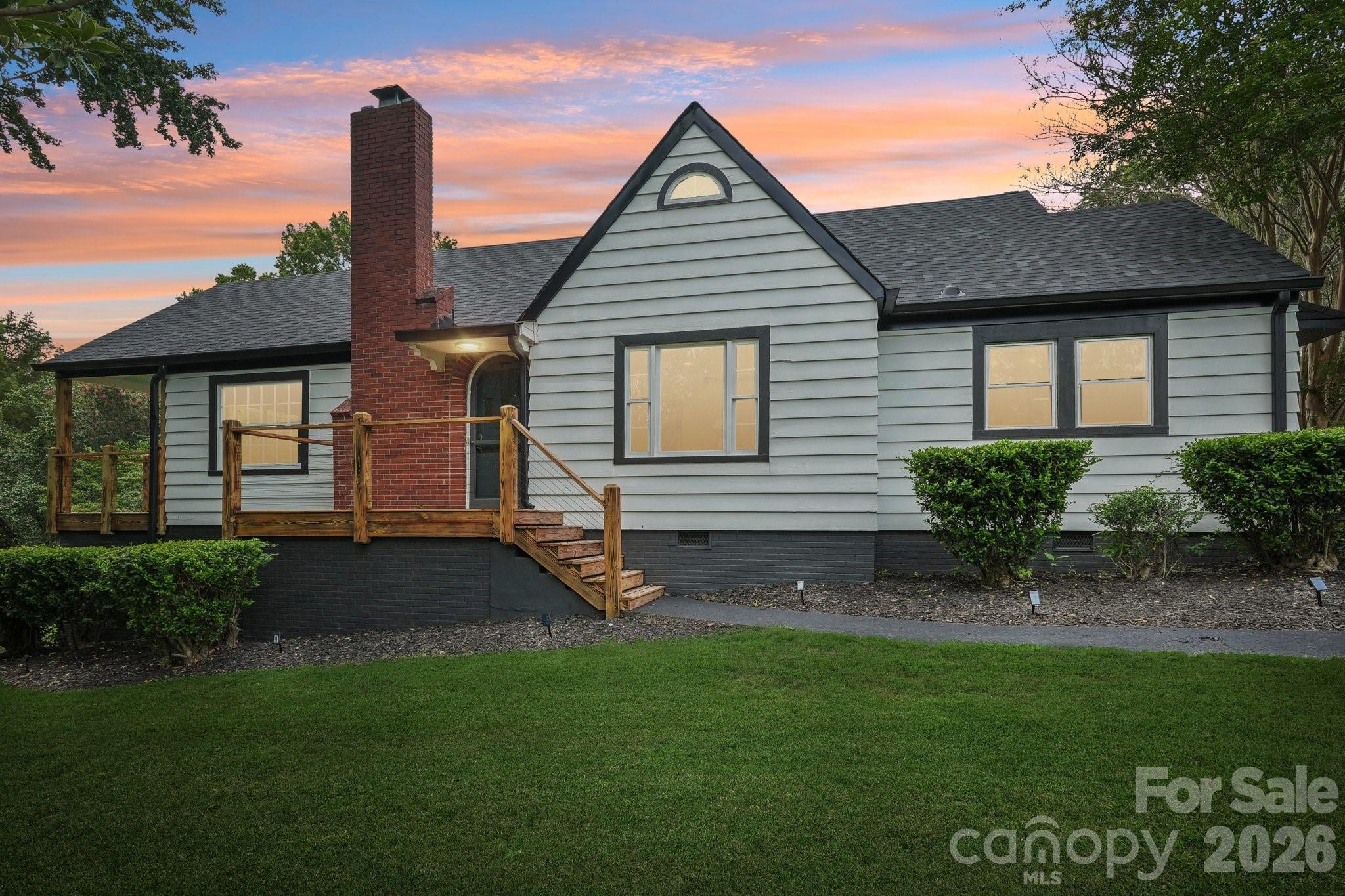 110 N Westover Drive Property Photo 3