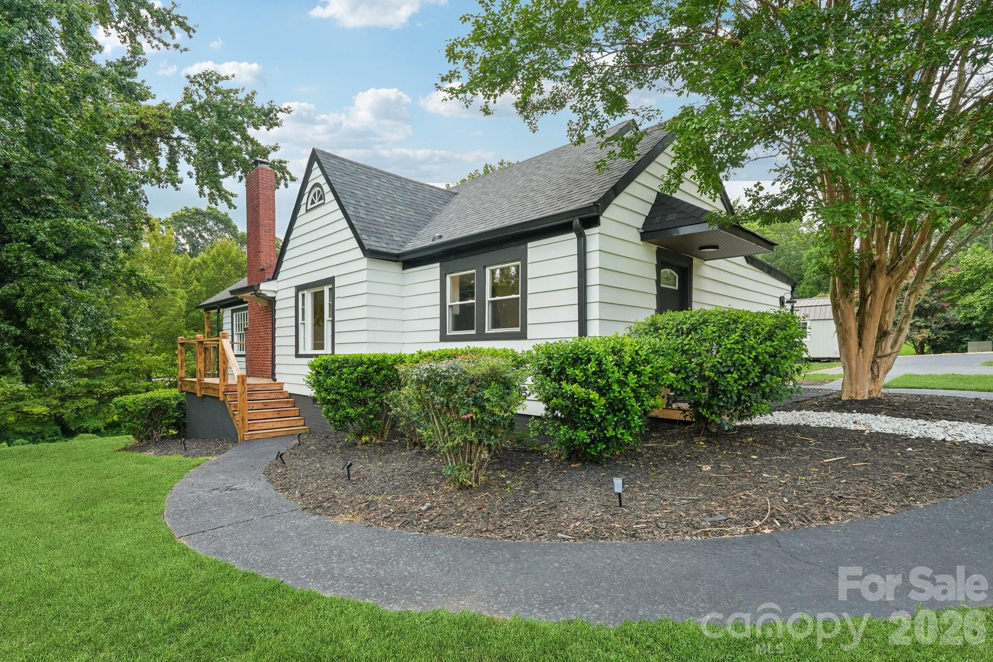 110 N Westover Drive Property Photo 4