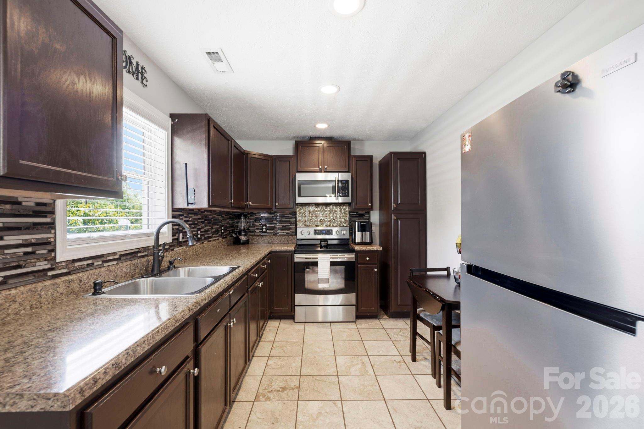 51 Kay Thomas Drive Property Photo 12
